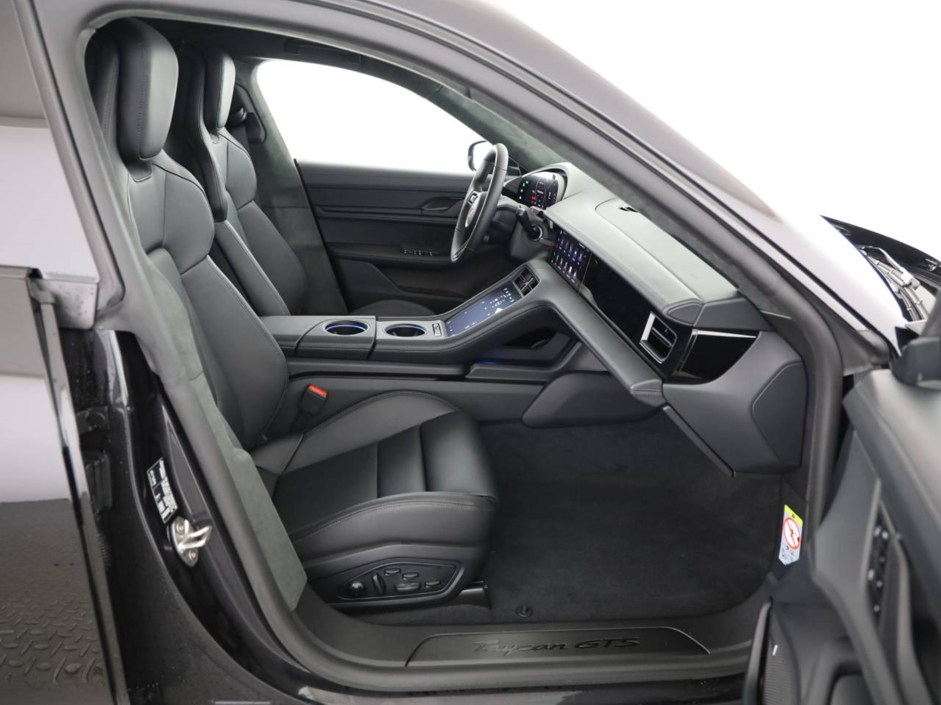 PORSCHE Taycan GTS Sport Turismo-image-15