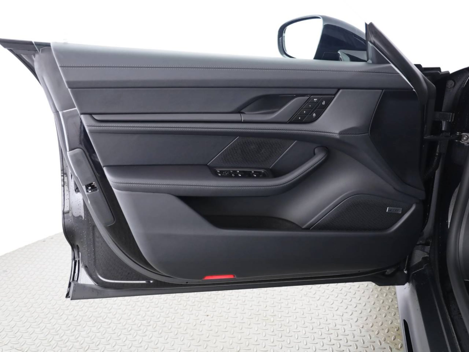 PORSCHE Taycan GTS Sport Turismo-image-18