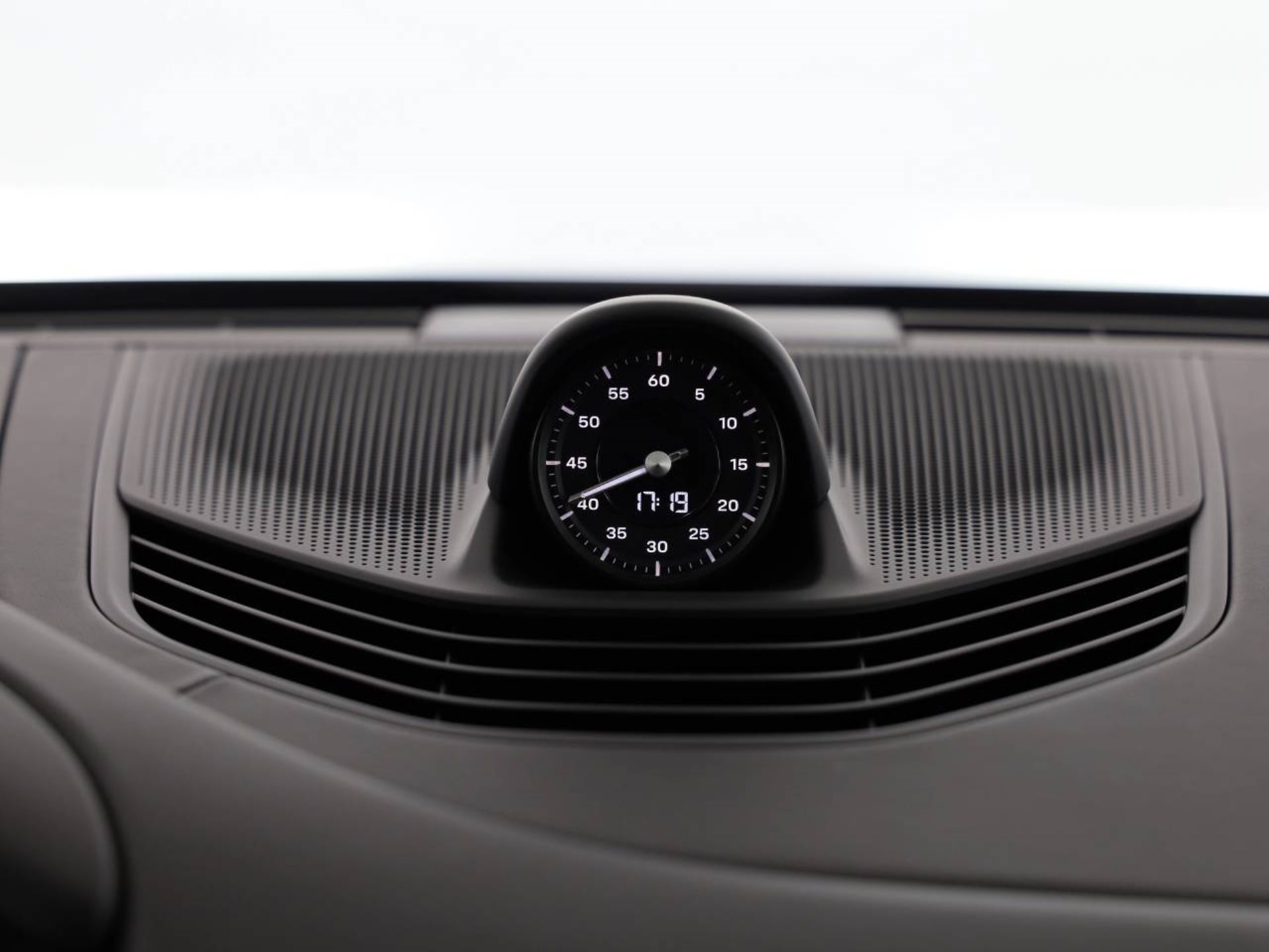 PORSCHE Taycan GTS Sport Turismo-image-12