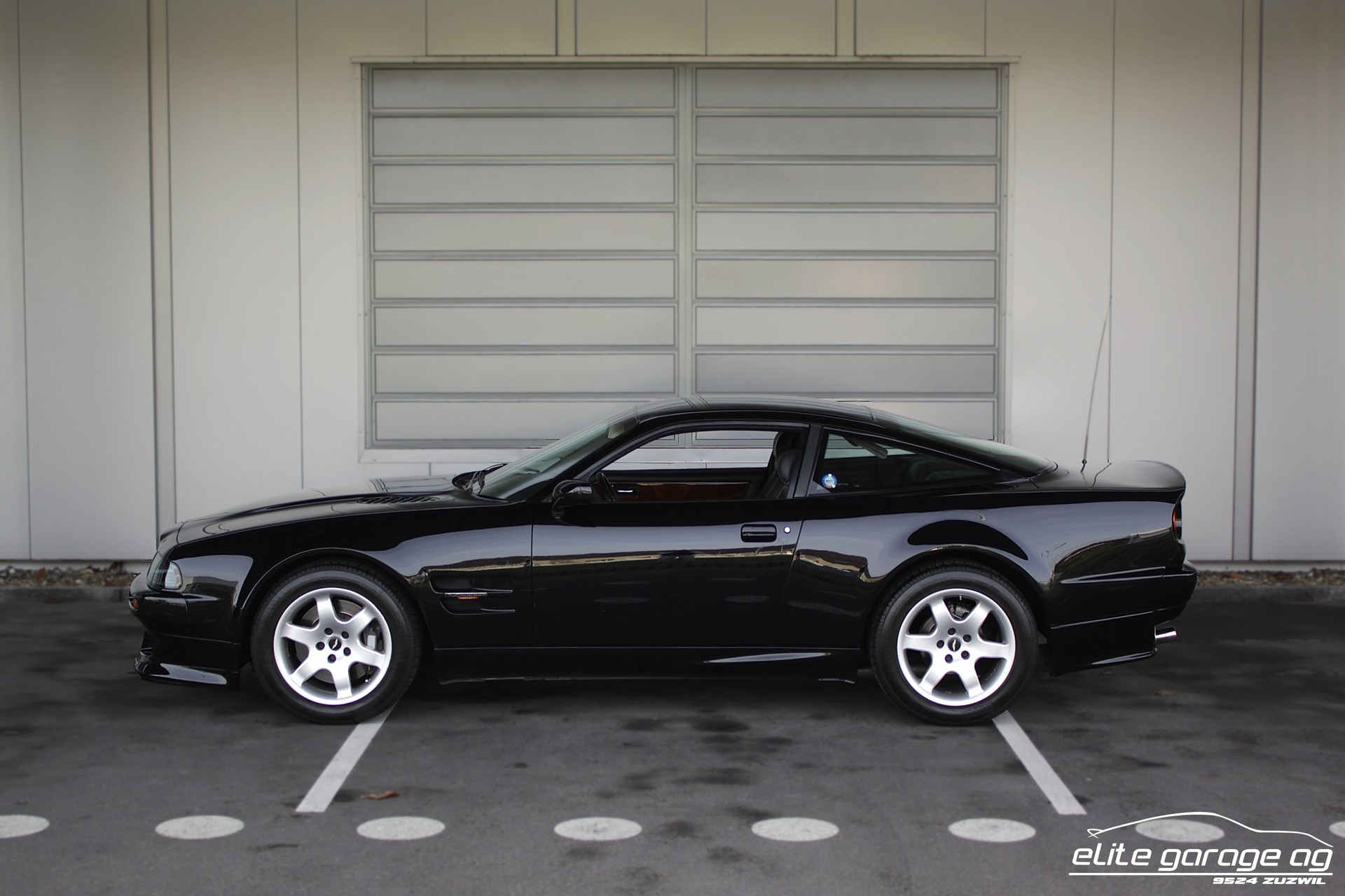 ASTON MARTIN Vantage V550 1/239-image-1