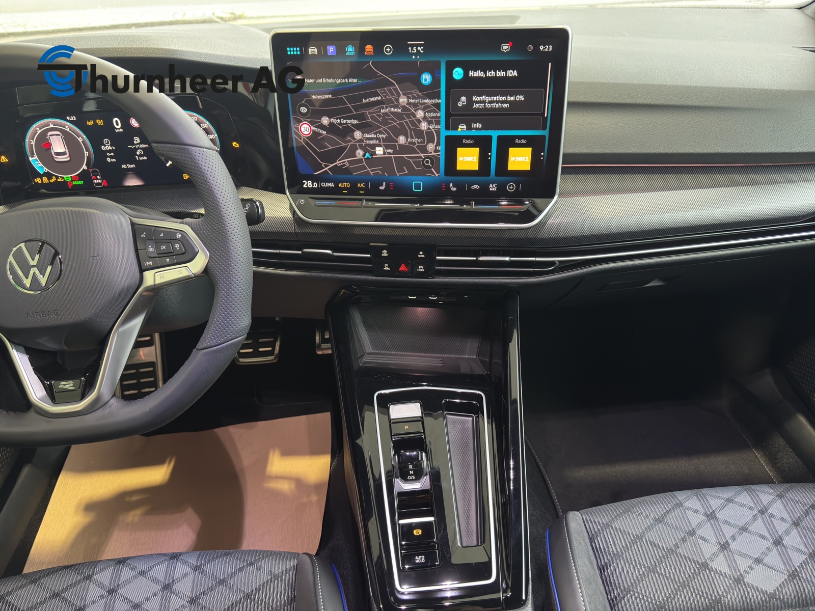 VW Golf Variant 1.5 eTSI mHEV R-Line-image-11
