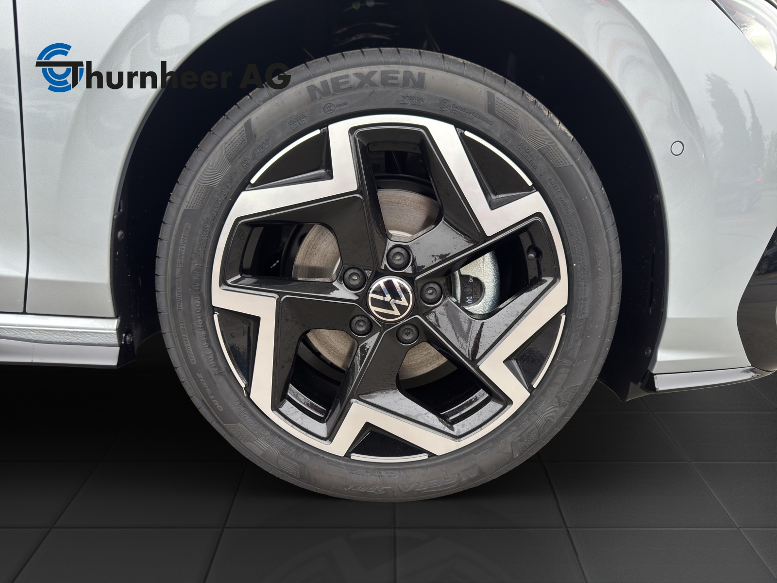 VW Golf Variant 1.5 eTSI mHEV R-Line-image-13
