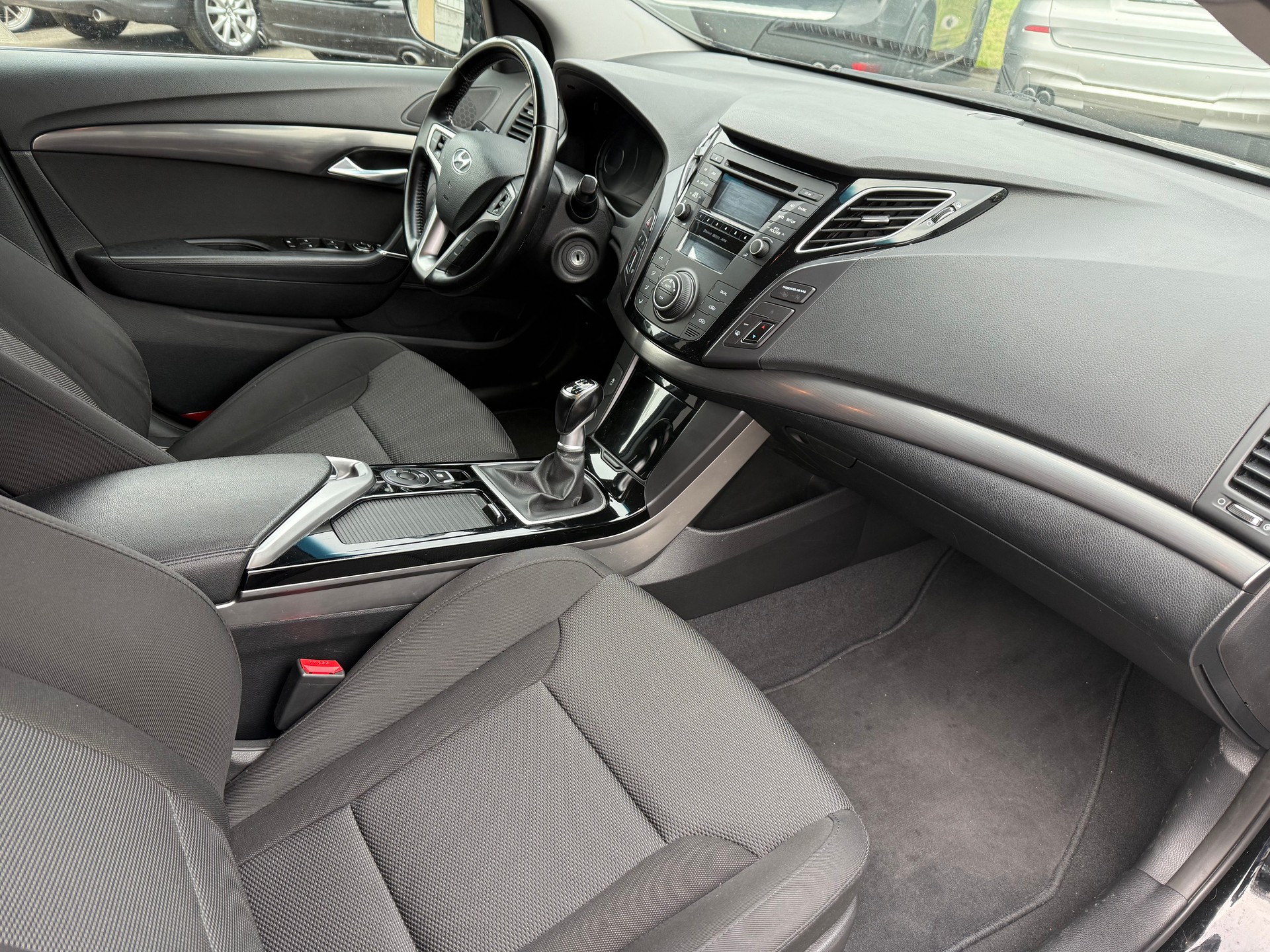 HYUNDAI i40 Wagon 1.6 GDi Style-image-10