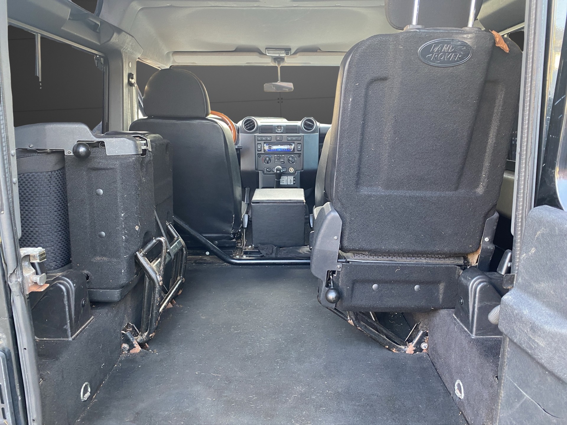LAND ROVER Defender 90 SW 2.4Tdc-image-11
