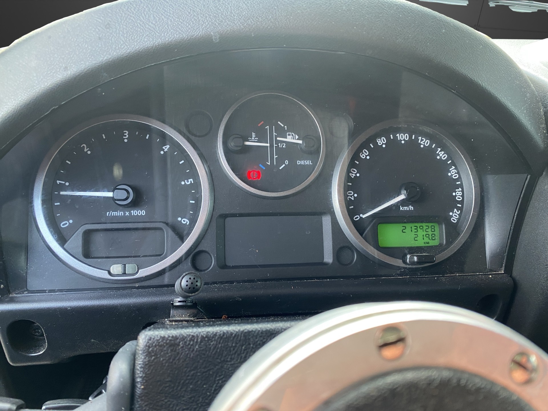LAND ROVER Defender 90 SW 2.4Tdc-image-9