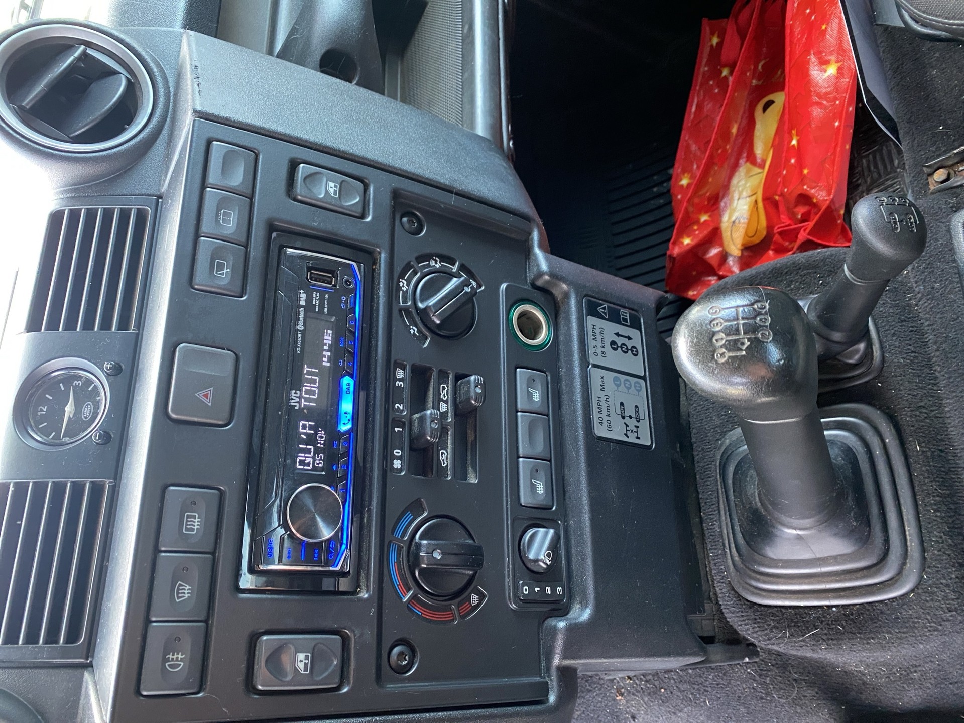 LAND ROVER Defender 90 SW 2.4Tdc-image-13