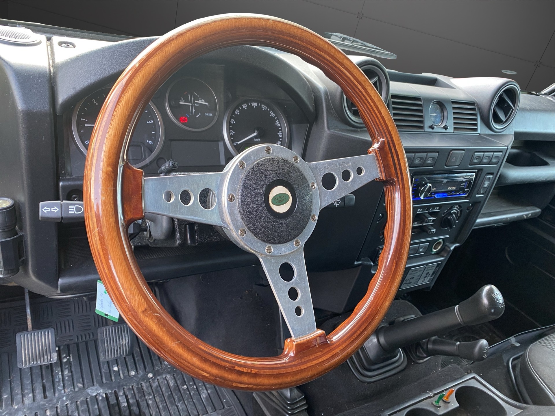 LAND ROVER Defender 90 SW 2.4Tdc-image-8