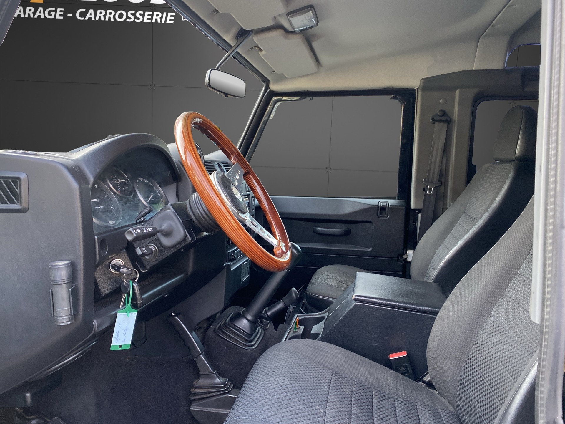 LAND ROVER Defender 90 SW 2.4Tdc-image-7