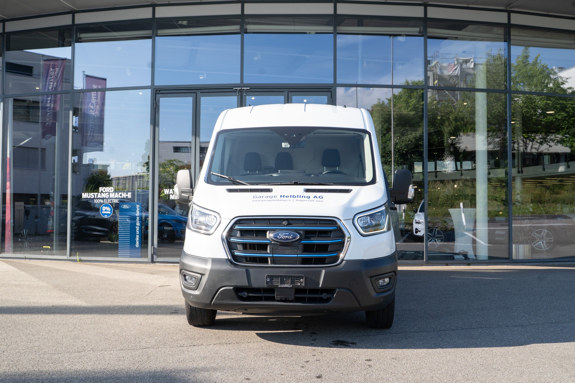 FORD E-Transit Van 350 L3H2 68kWh Trend-image-1