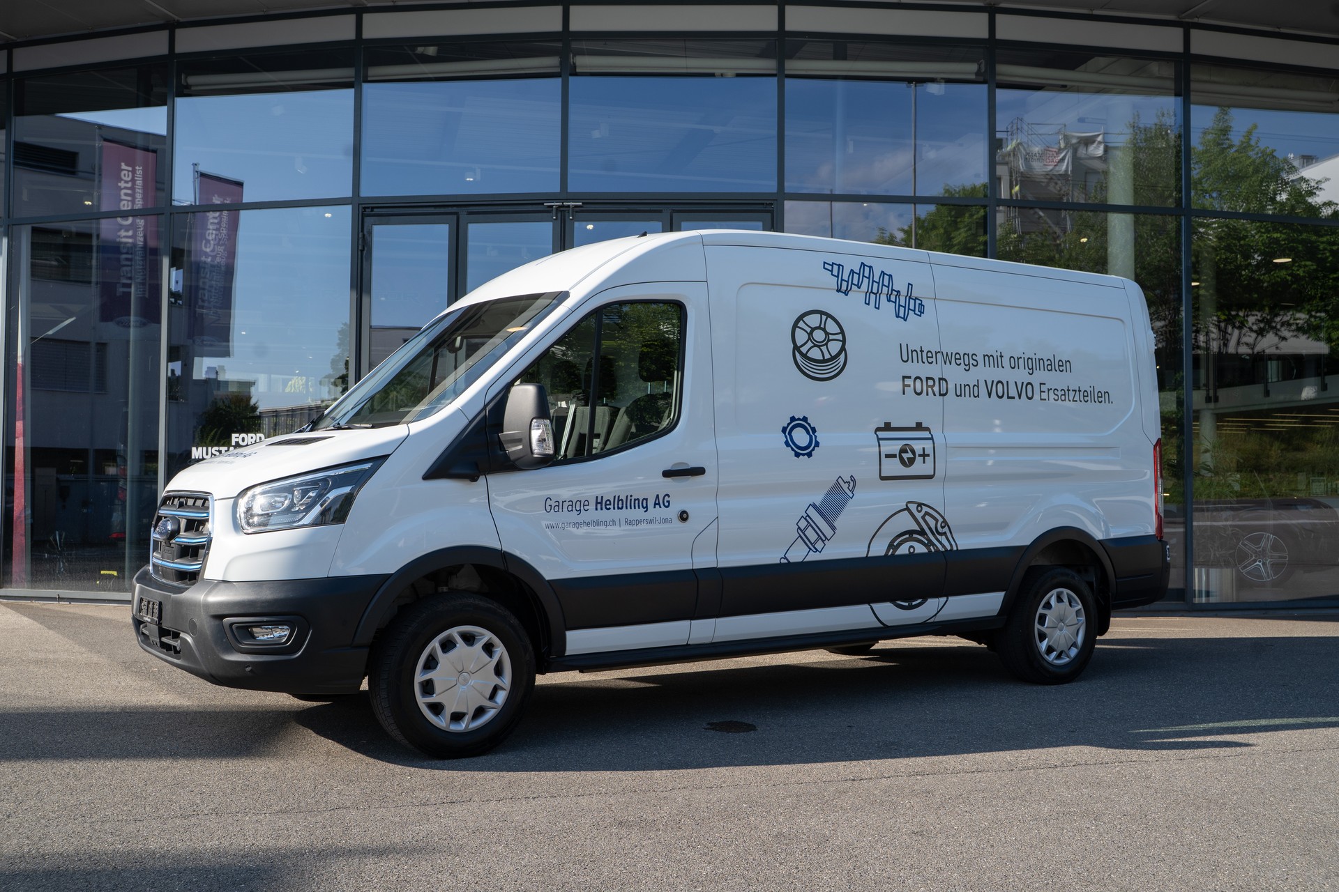 FORD E-Transit Van 350 L3H2 68kWh Trend-image-0