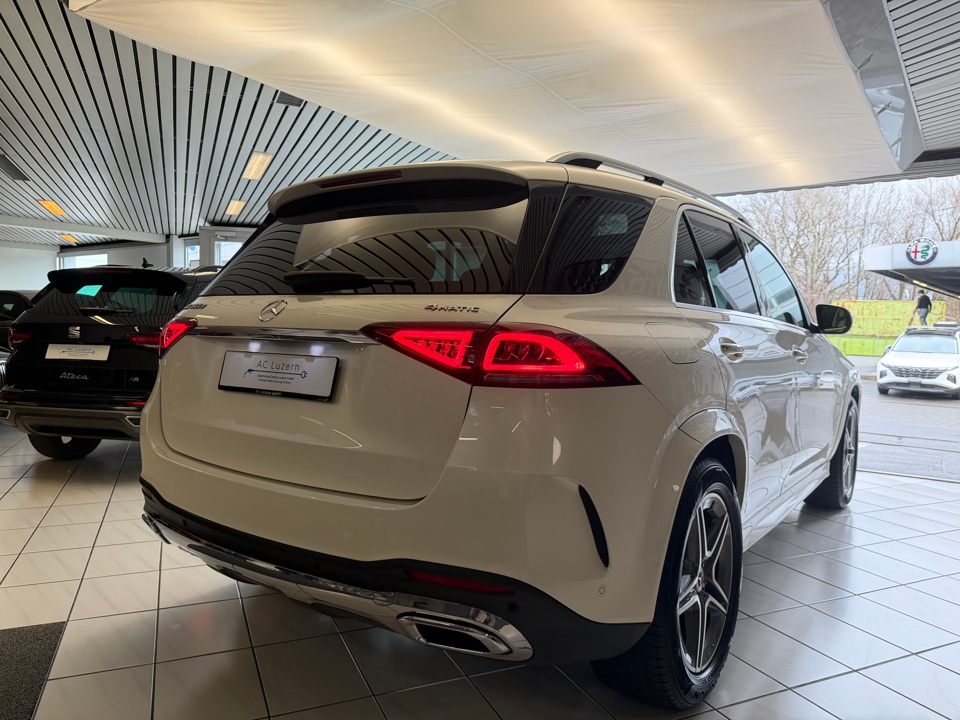 MERCEDES-BENZ GLE 300 d AMG Line 4Matic 9G-Tronic-showroom-element-3