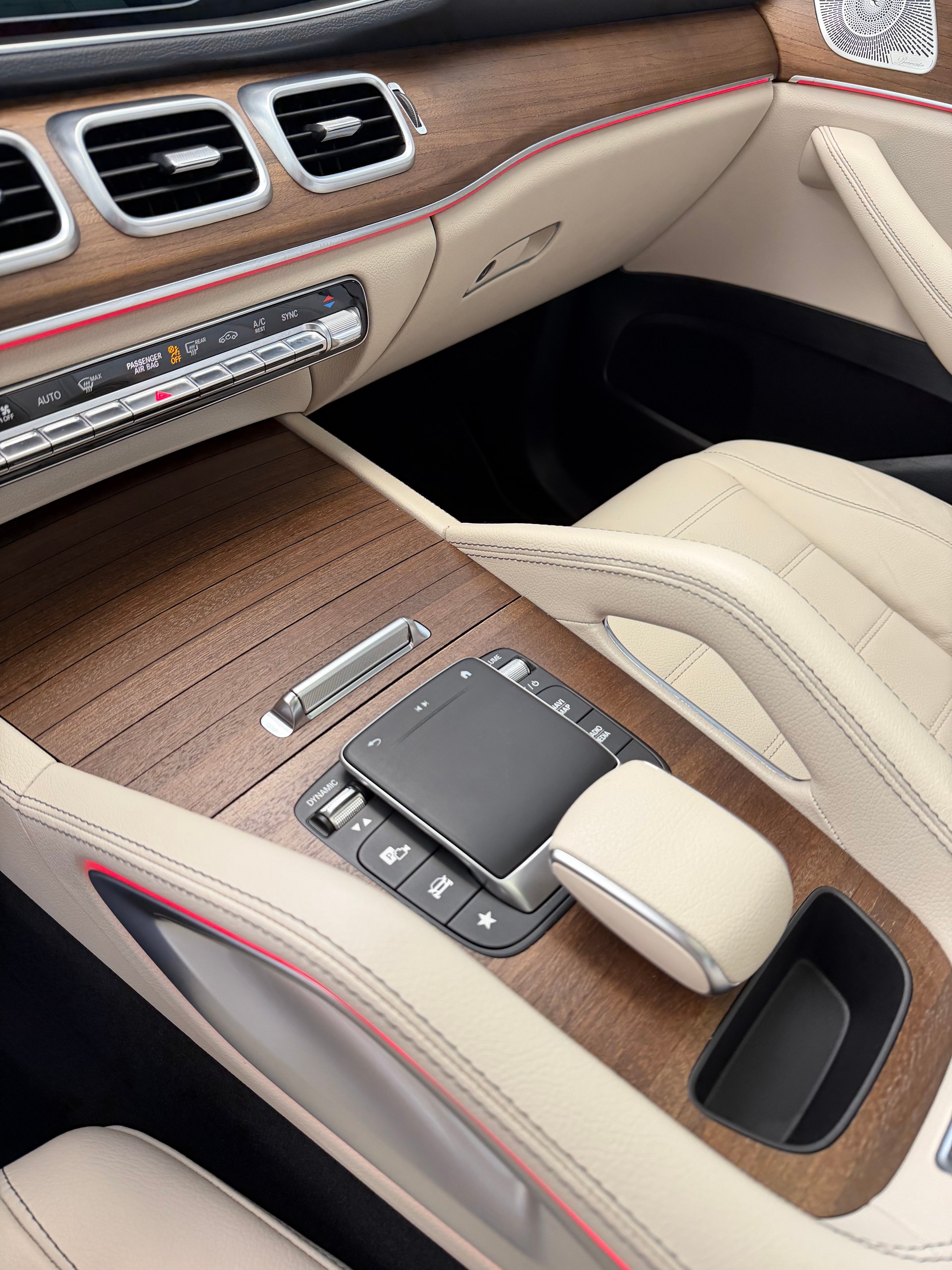 MERCEDES-BENZ GLE 300 d AMG Line 4Matic 9G-Tronic-image-19