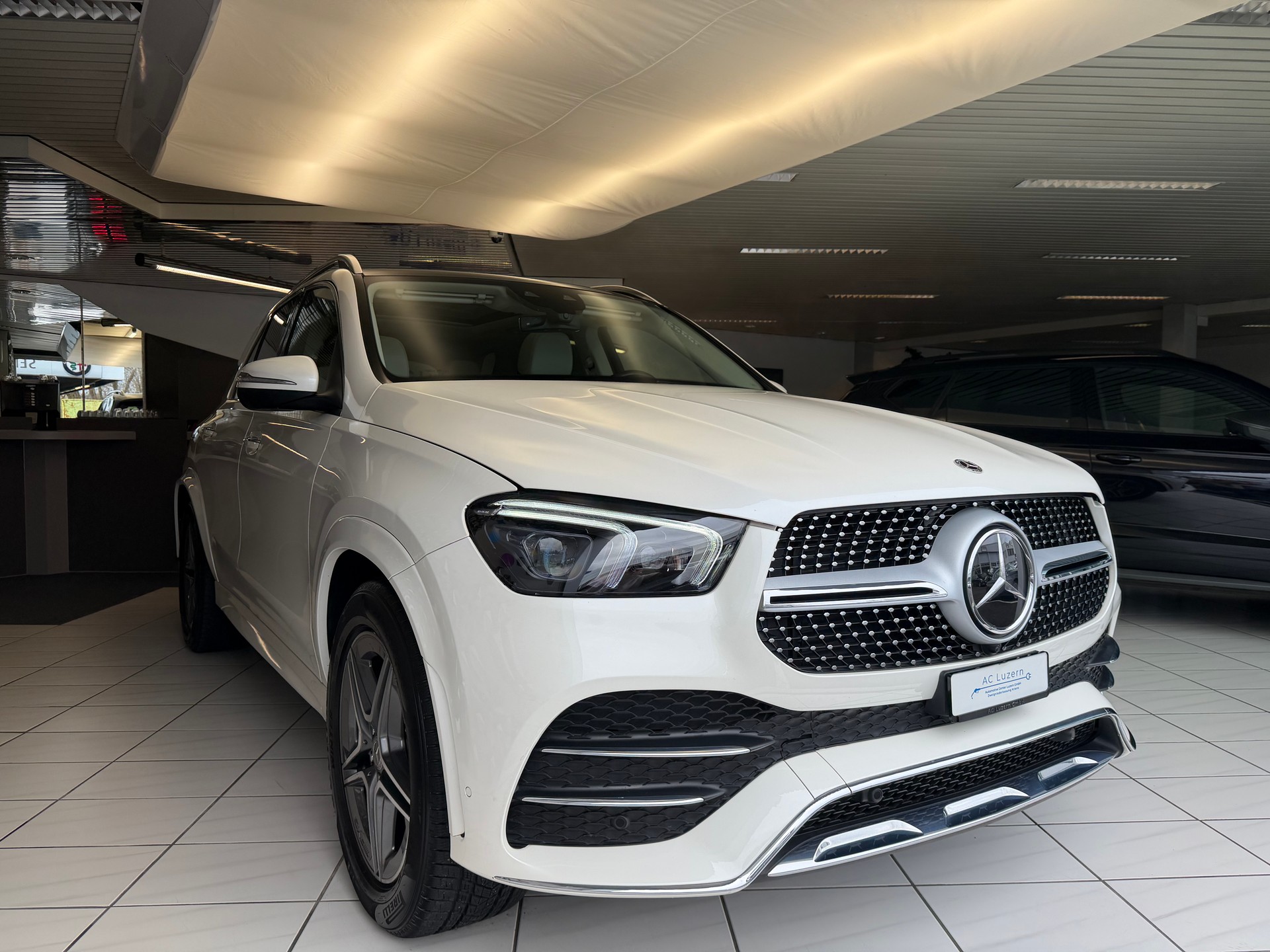 MERCEDES-BENZ GLE 300 d AMG Line 4Matic 9G-Tronic-showroom-element-1