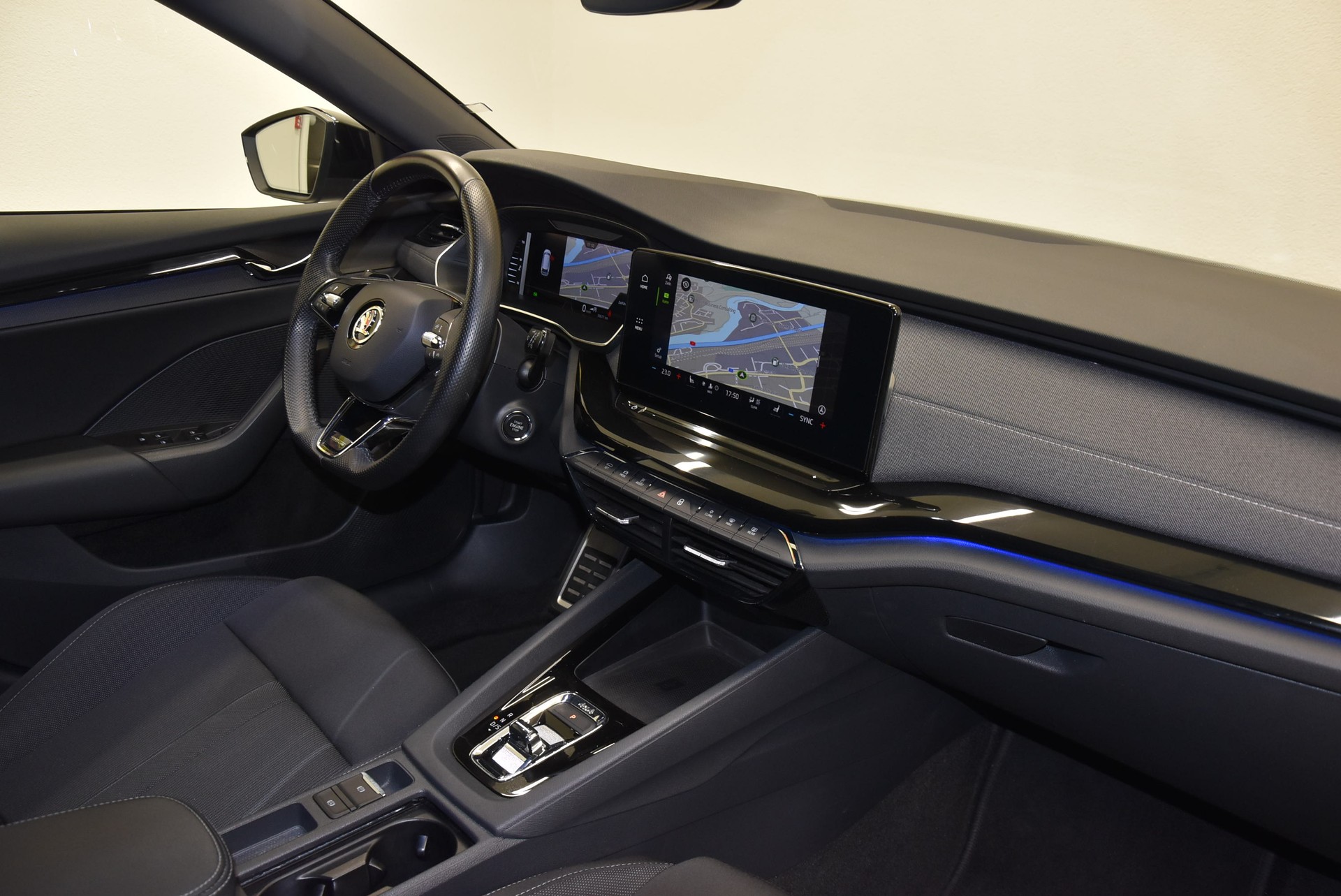 SKODA Octavia Combi 2.0 TSI SportLine DSG 4x4-image-3