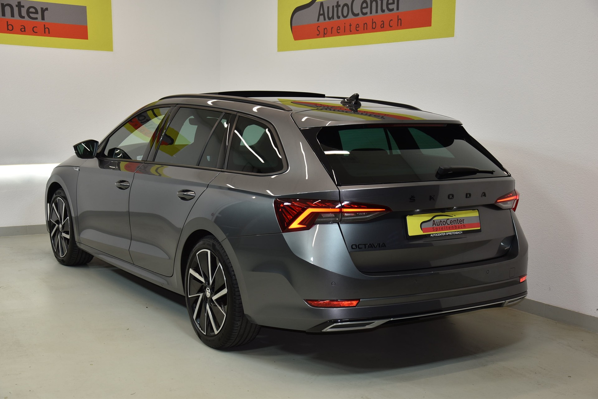 SKODA Octavia Combi 2.0 TSI SportLine DSG 4x4-image-13