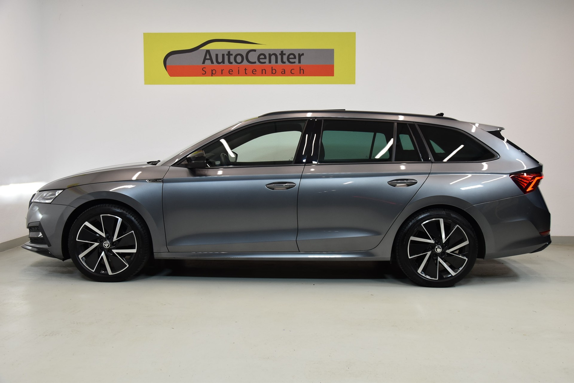 SKODA Octavia Combi 2.0 TSI SportLine DSG 4x4-image-11