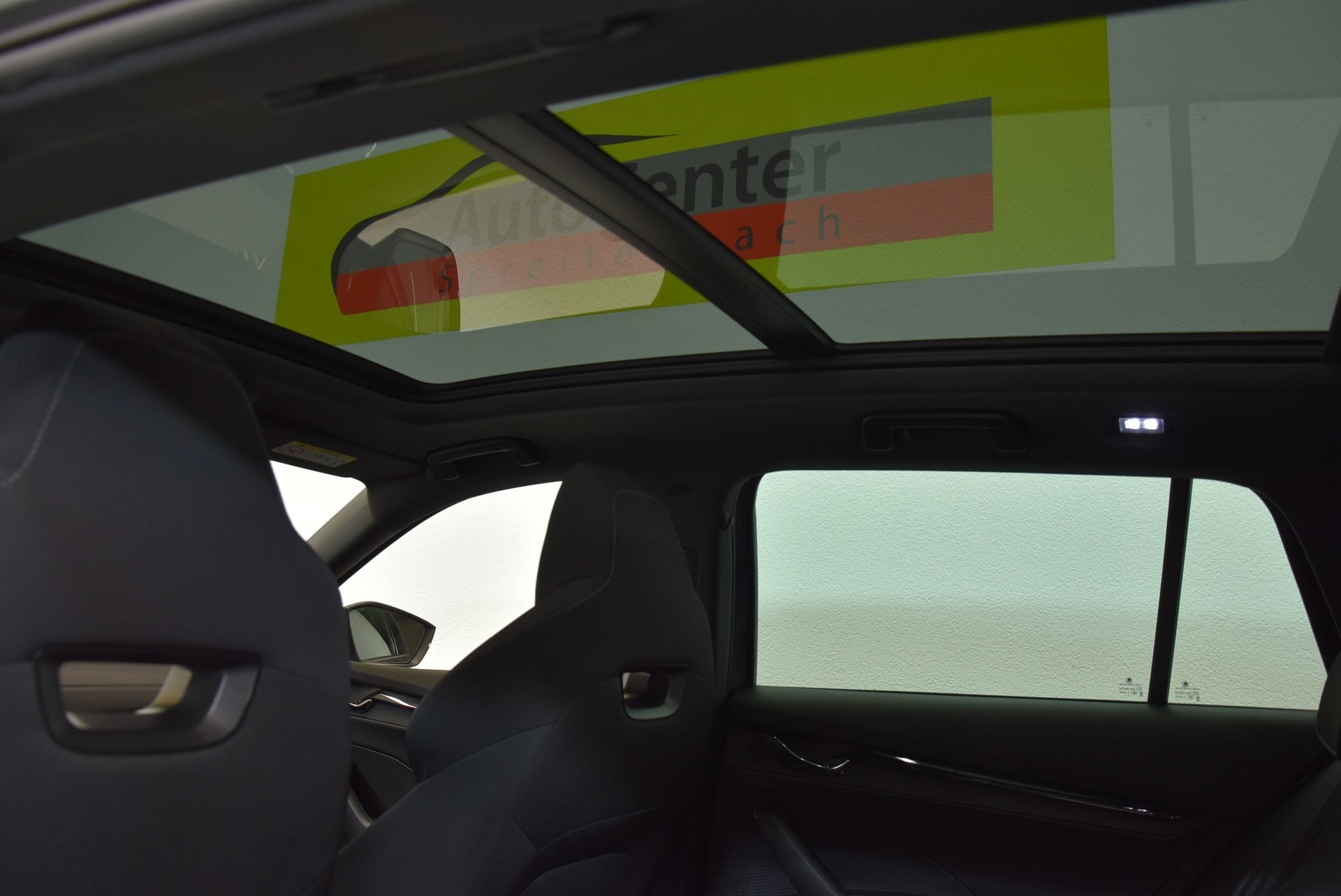 SKODA Octavia Combi 2.0 TSI SportLine DSG 4x4-image-9
