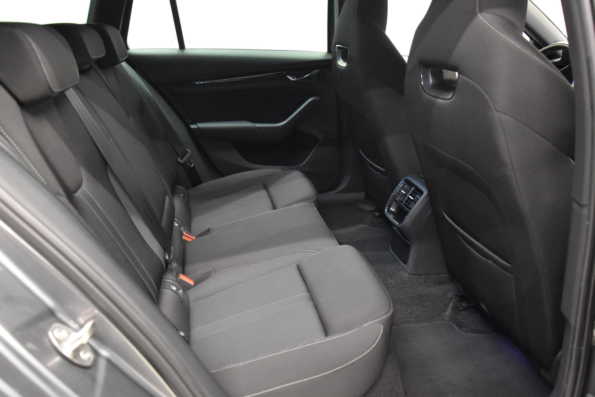 SKODA Octavia Combi 2.0 TSI SportLine DSG 4x4-image-10