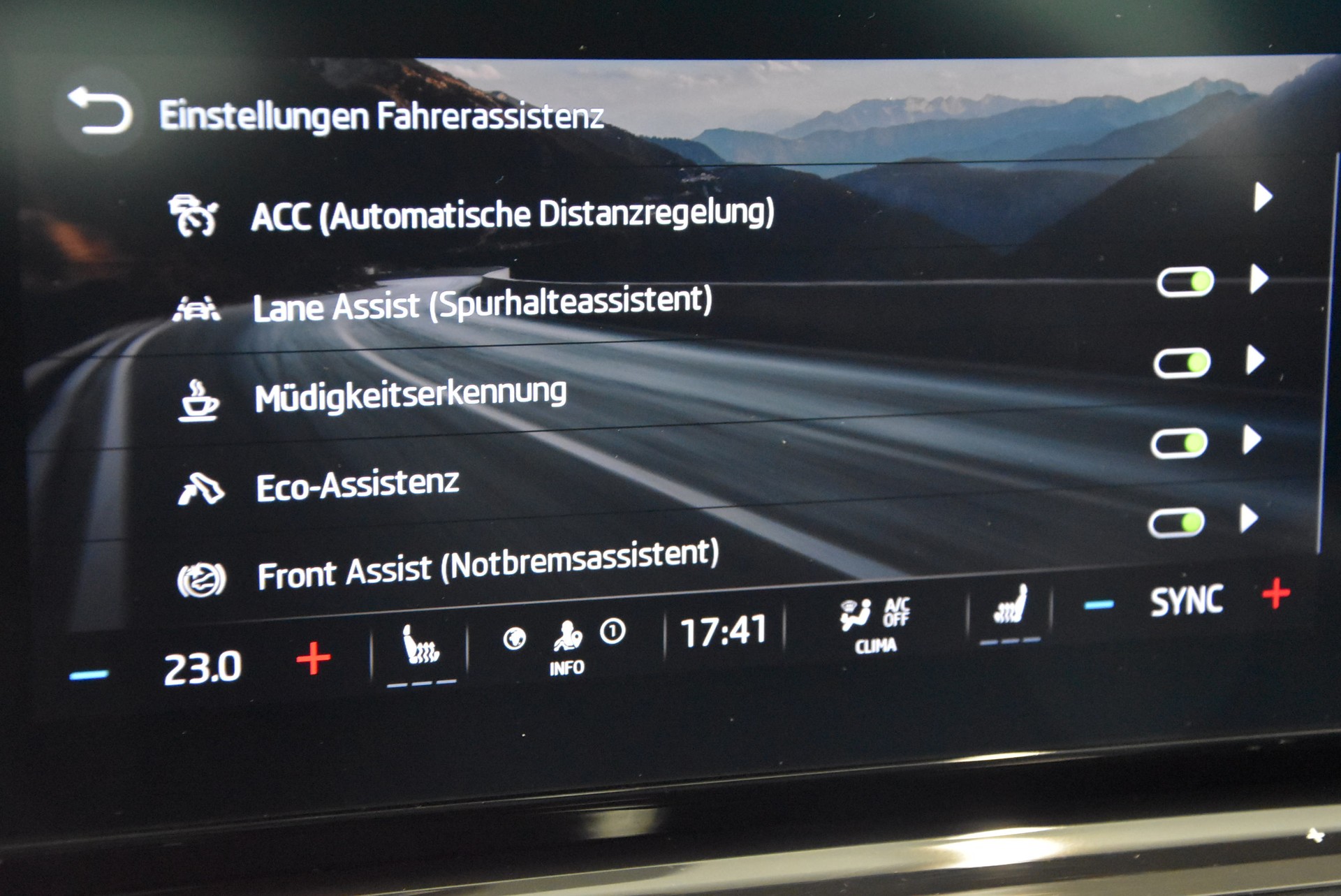 SKODA Octavia Combi 2.0 TSI SportLine DSG 4x4-image-6
