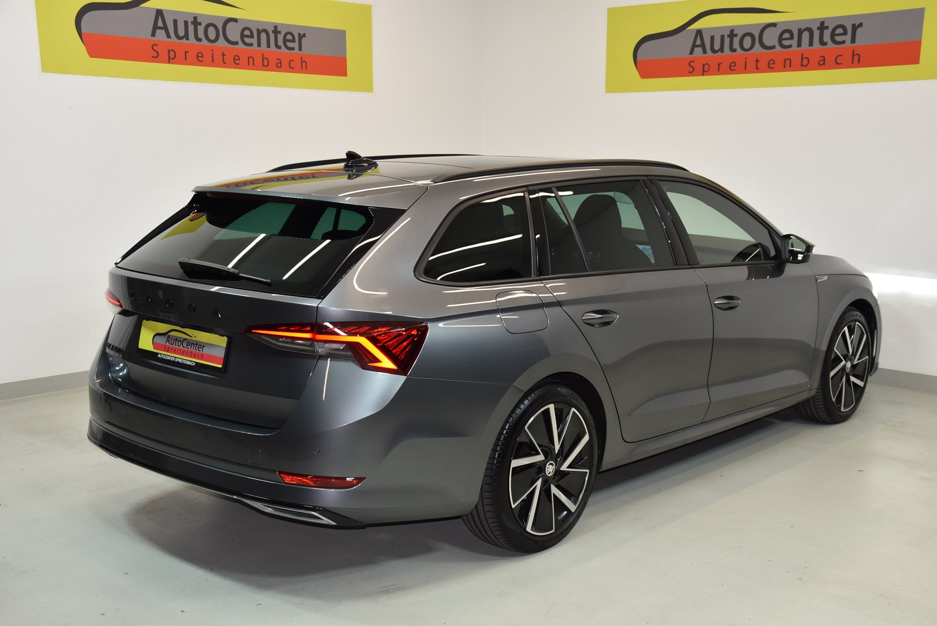 SKODA Octavia Combi 2.0 TSI SportLine DSG 4x4-image-15
