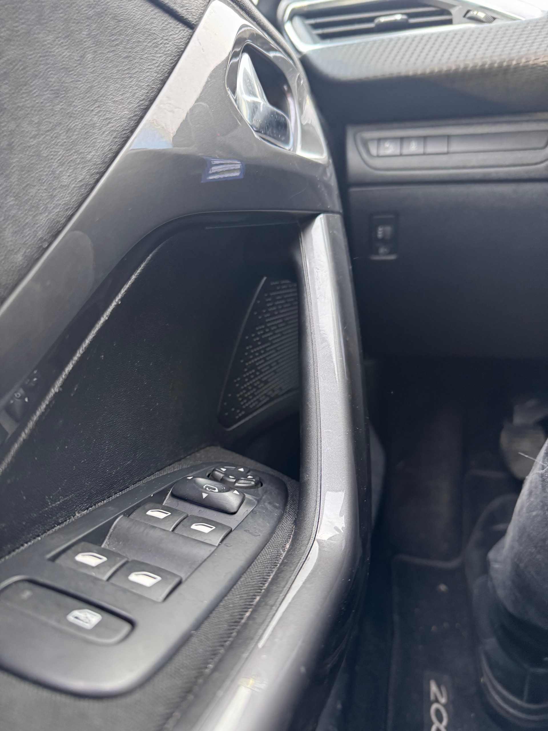 PEUGEOT 2008 1.2 Exp 02.2026-image-3