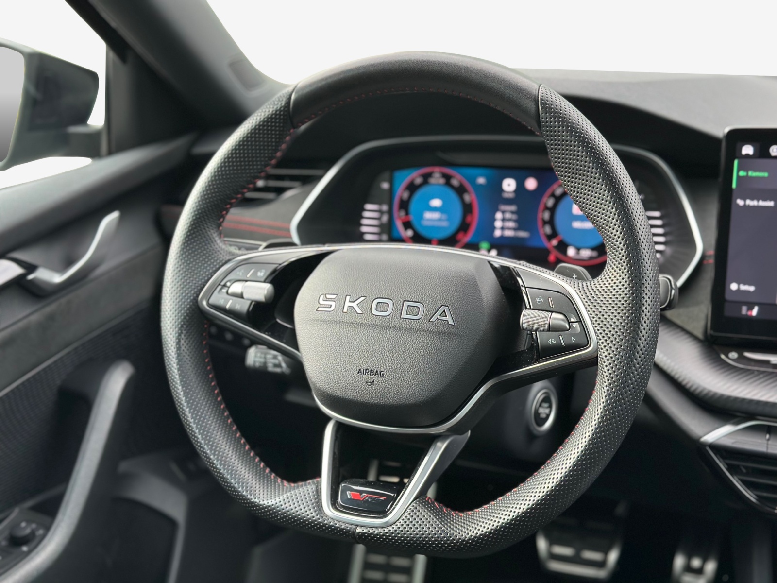 SKODA Octavia Combi 2.0 TSI DSG RS-image-9