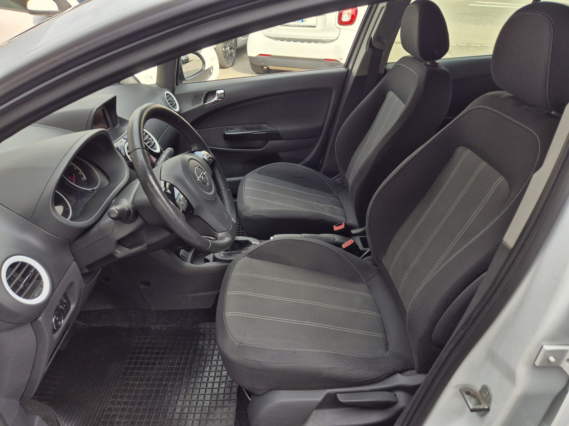 OPEL Corsa 1.4 TP Color Edition-image-9