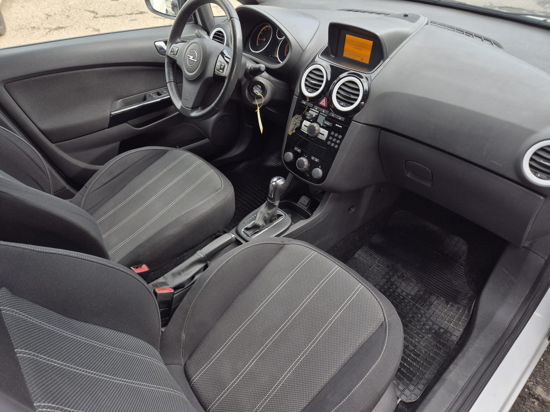 OPEL Corsa 1.4 TP Color Edition-image-11