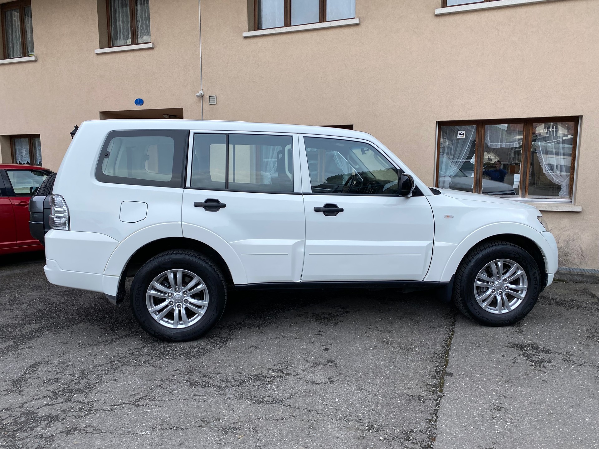MITSUBISHI Pajero 3.2 DI-D Value Automatic-image-13