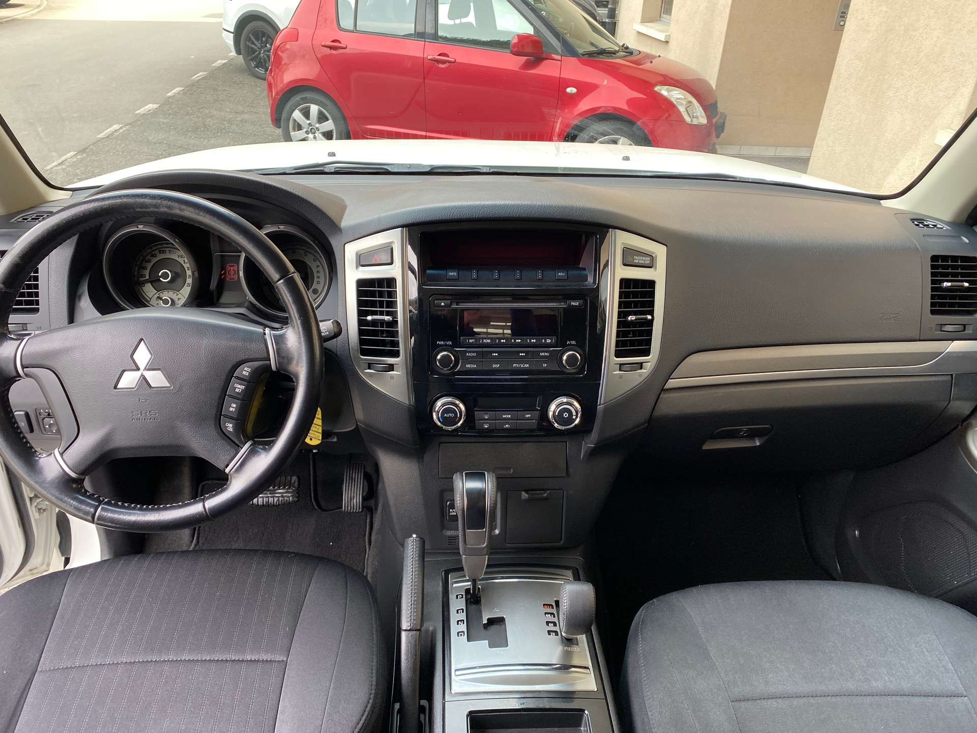 MITSUBISHI Pajero 3.2 DI-D Value Automatic-image-3