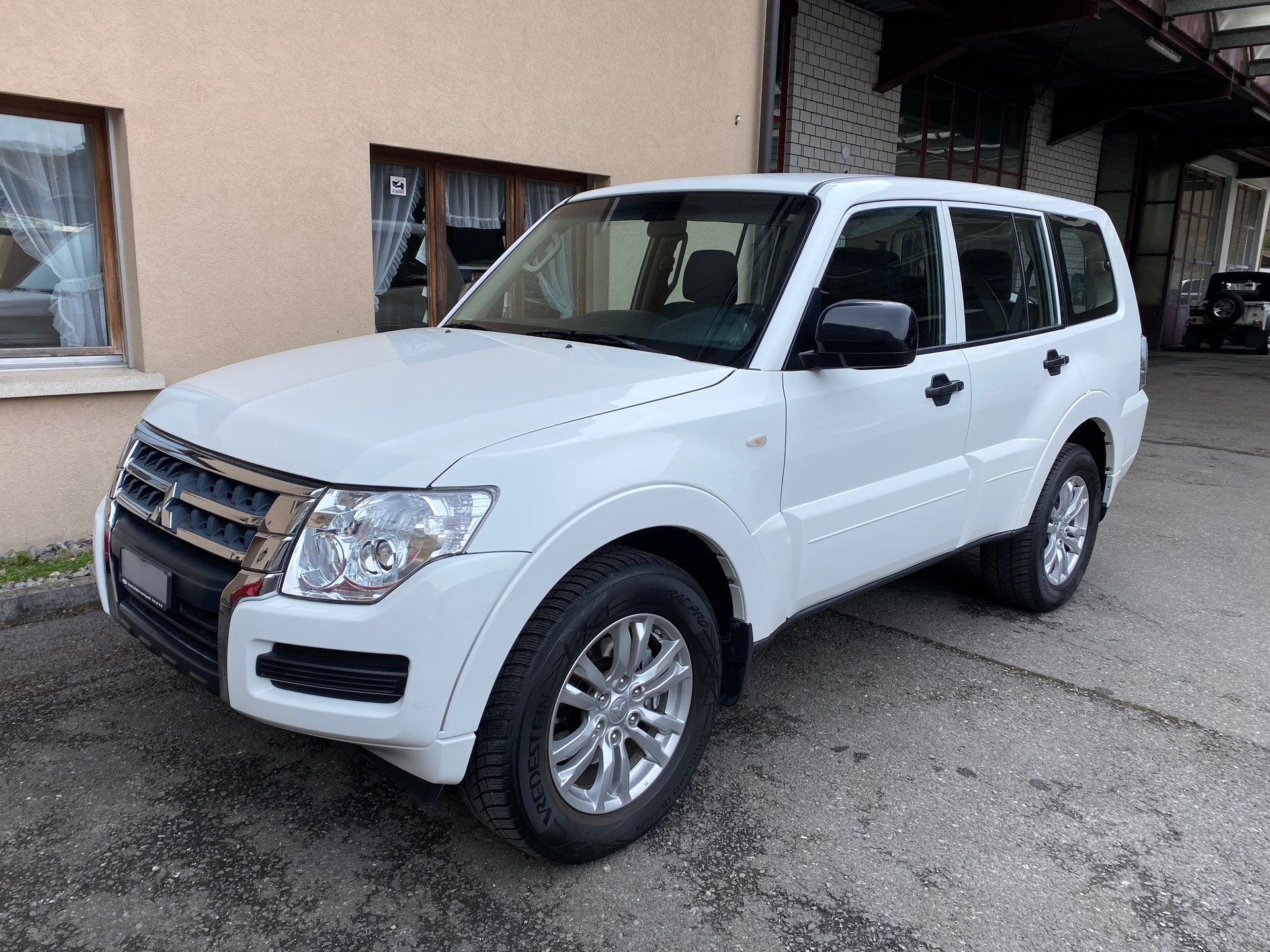MITSUBISHI Pajero 3.2 DI-D Value Automatic-image-9