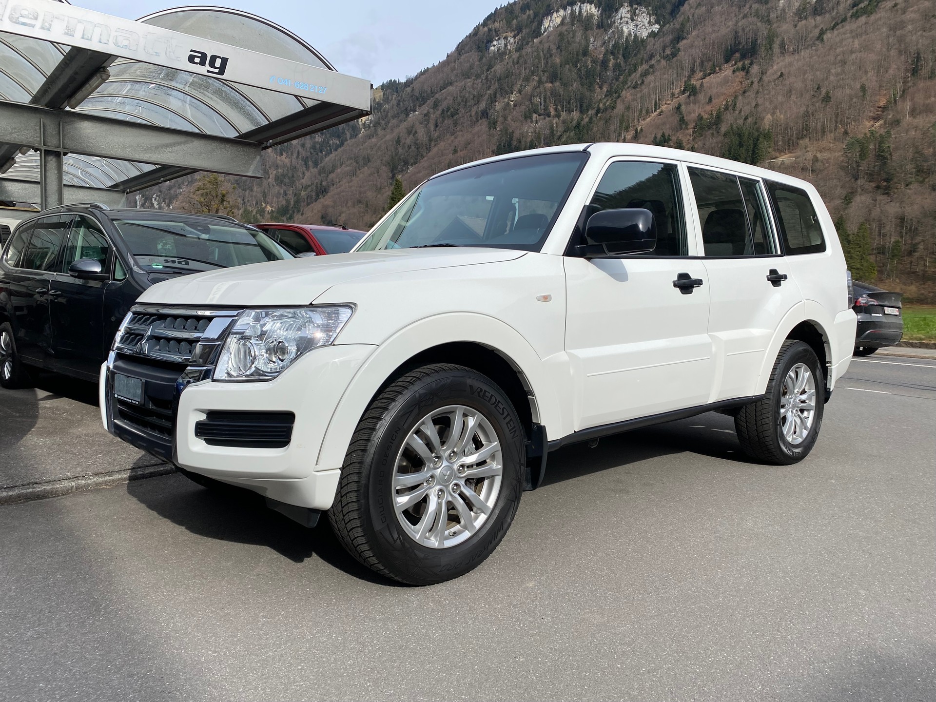 MITSUBISHI Pajero 3.2 DI-D Value Automatic-image-1