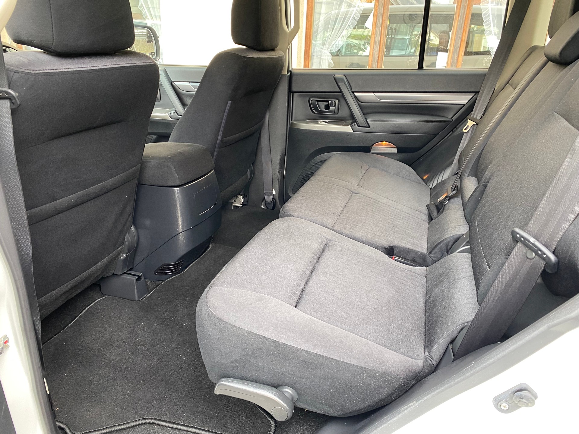 MITSUBISHI Pajero 3.2 DI-D Value Automatic-image-6