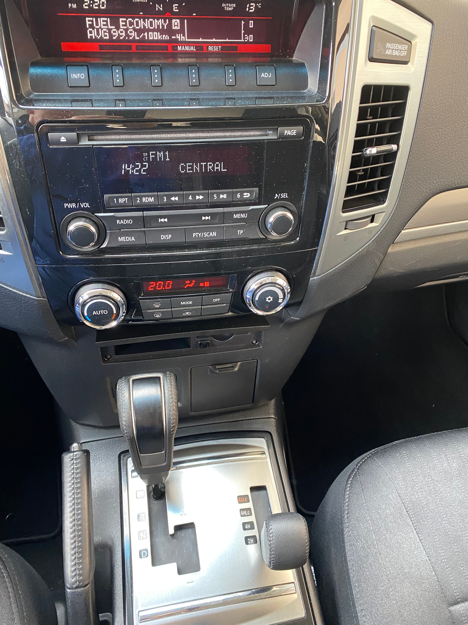 MITSUBISHI Pajero 3.2 DI-D Value Automatic-image-4