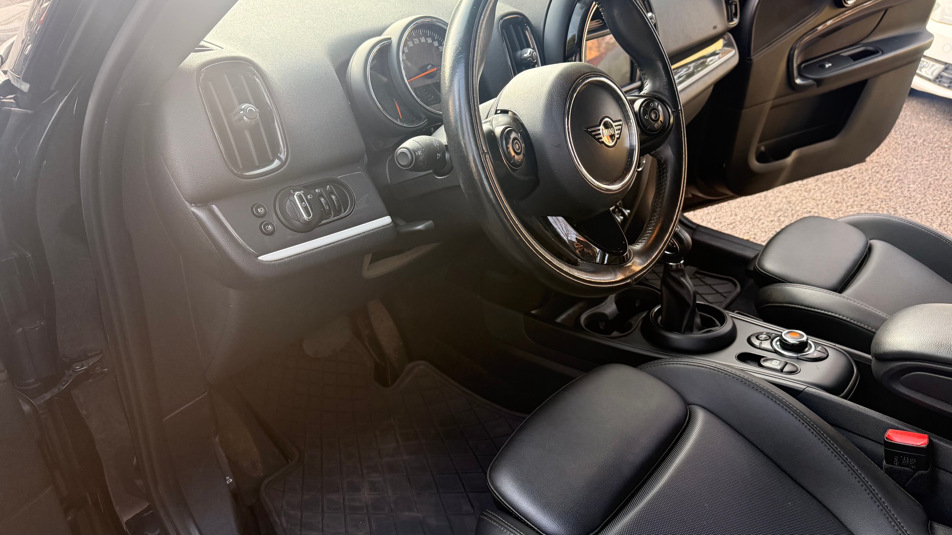 MINI Countryman Cooper S E ALL4 PHEV Steptronic-image-9