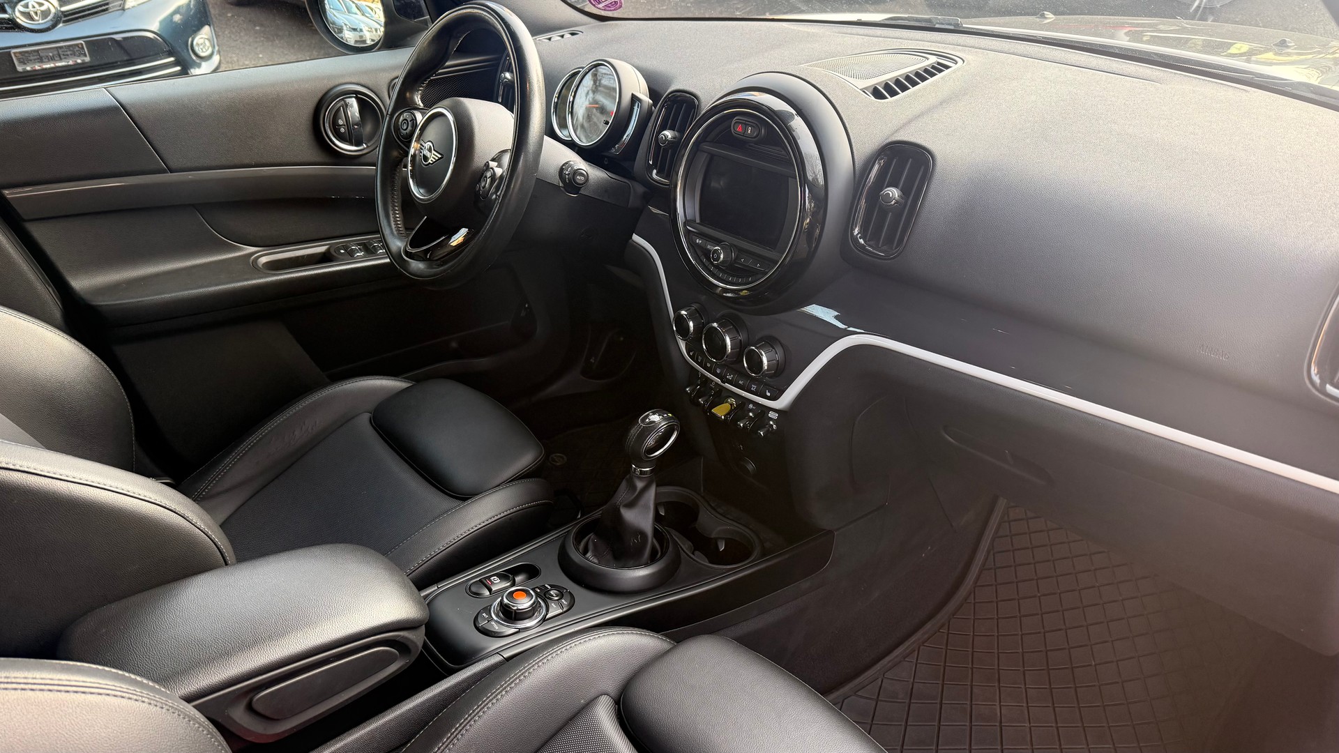 MINI Countryman Cooper S E ALL4 PHEV Steptronic-image-6
