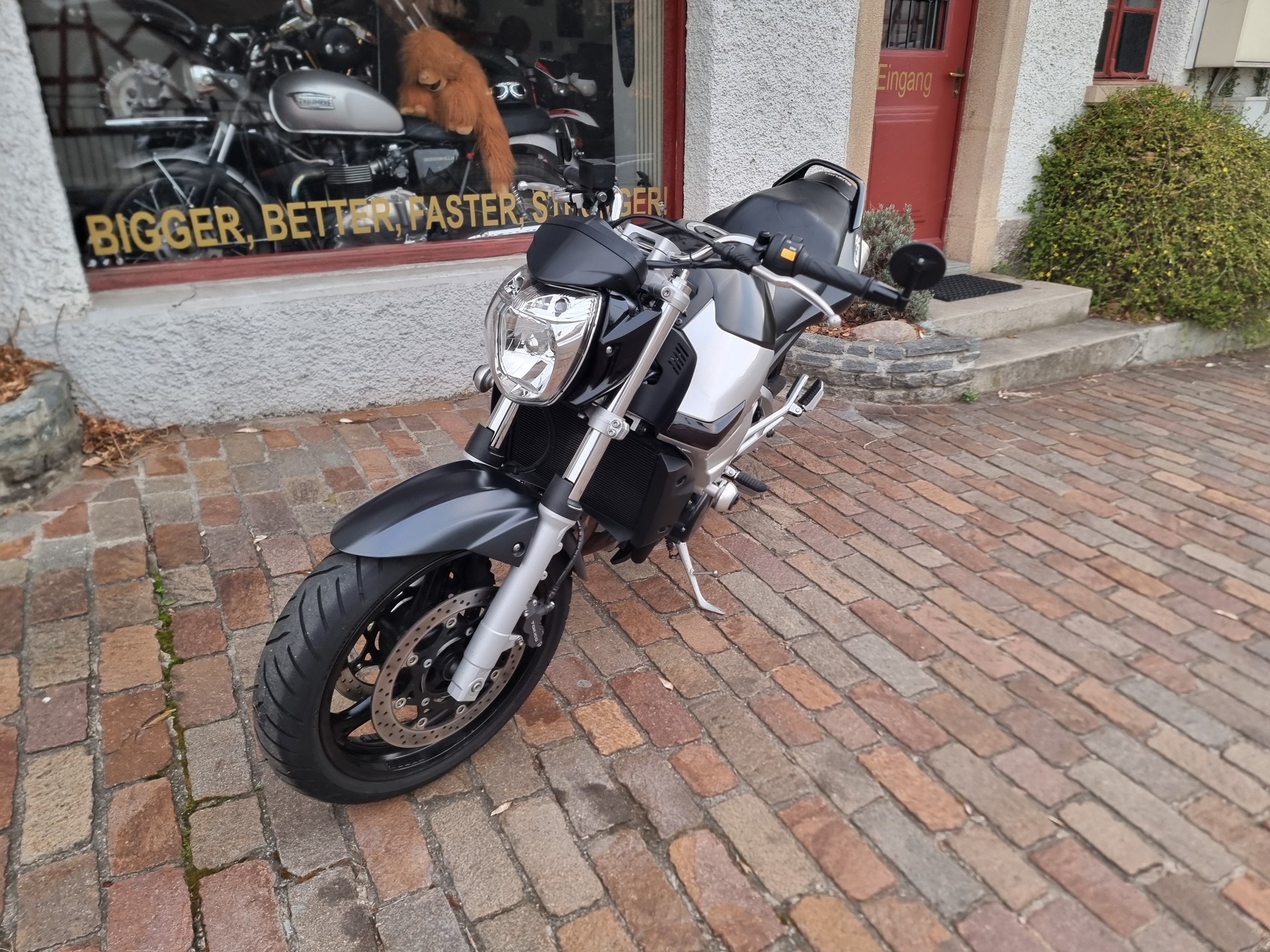 SUZUKI GSR 600 K6