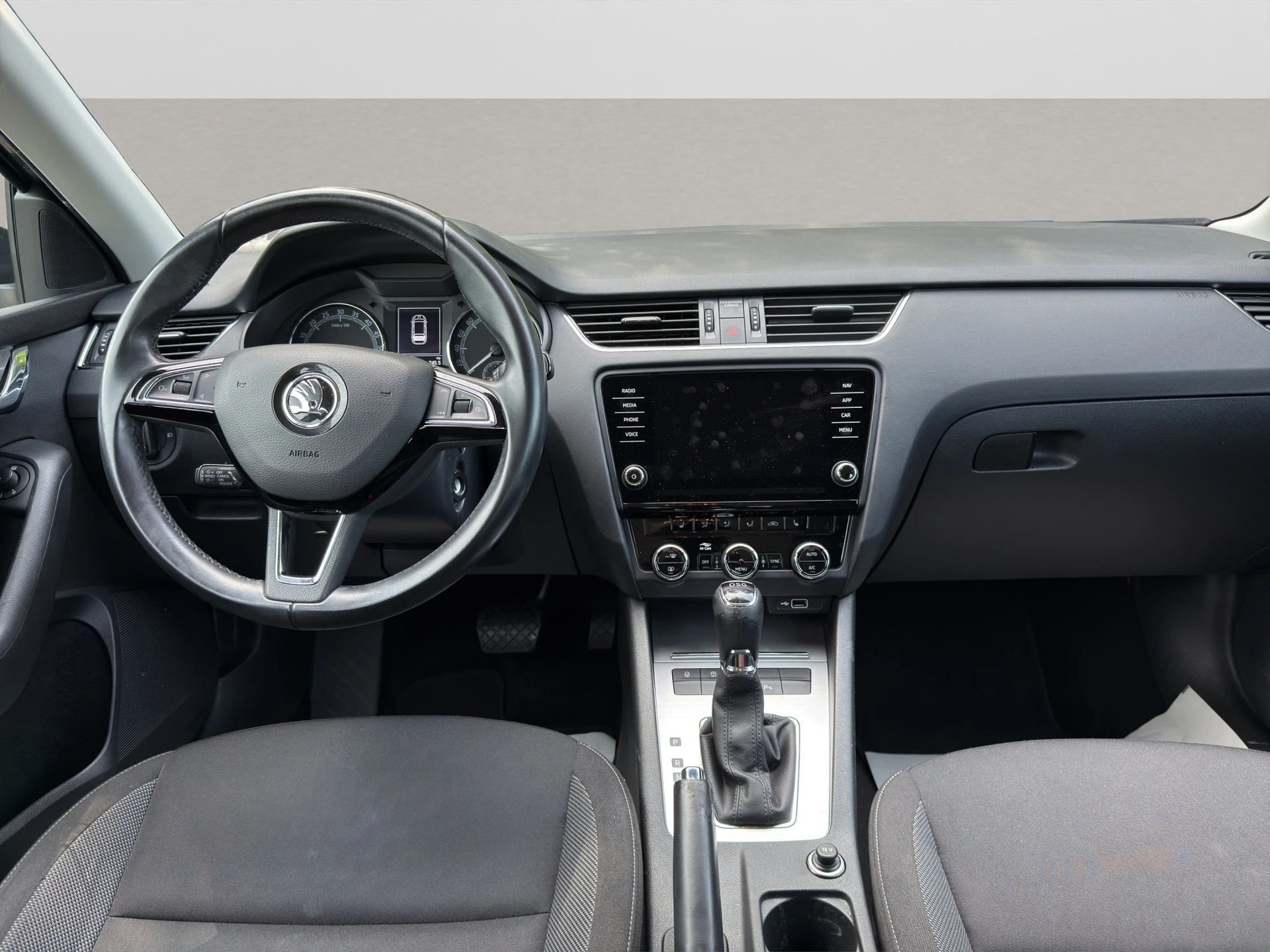 SKODA Octavia Combi 2.0 TDI Ambition DSG-image-8