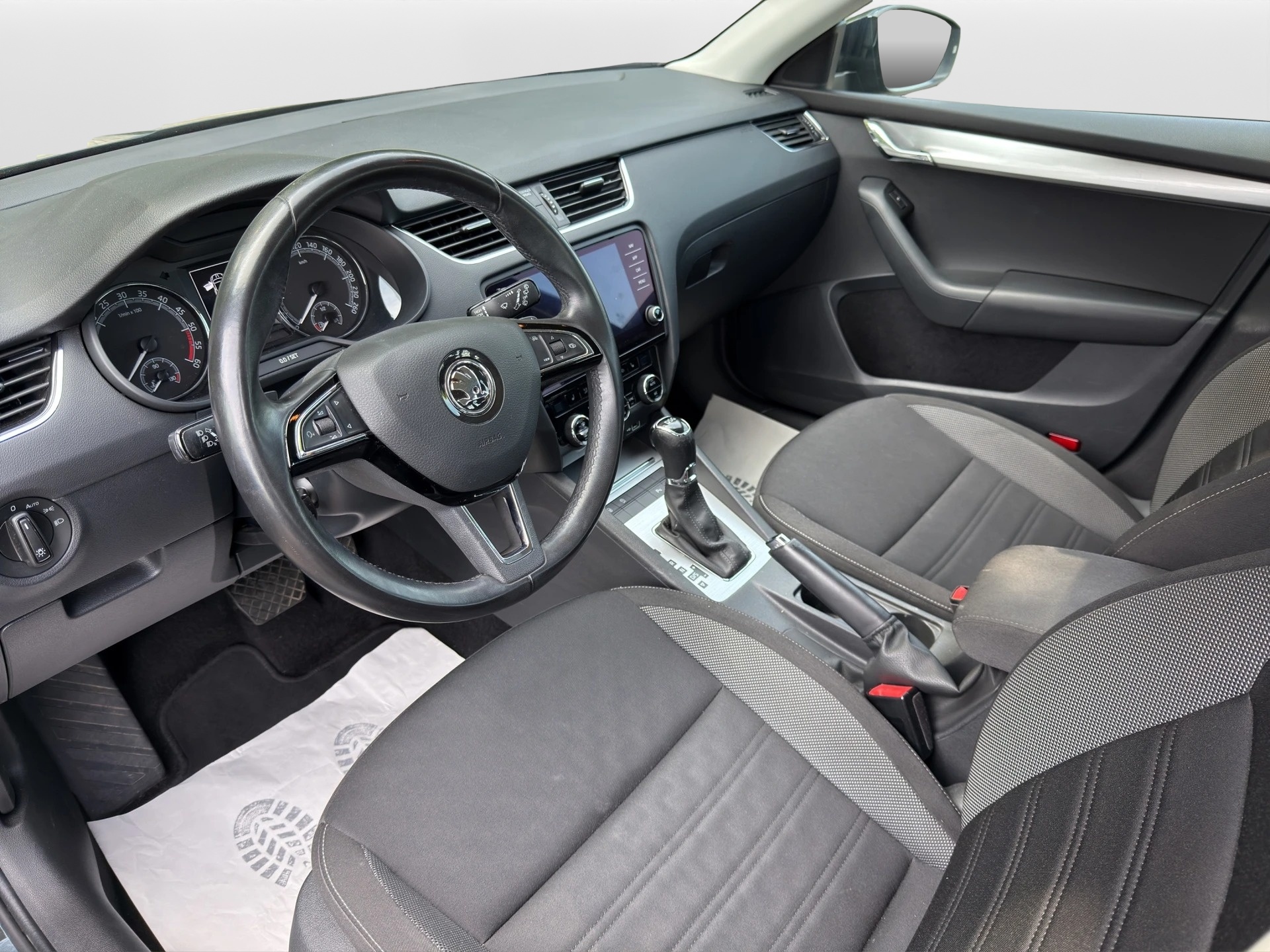 SKODA Octavia Combi 2.0 TDI Ambition DSG-image-7