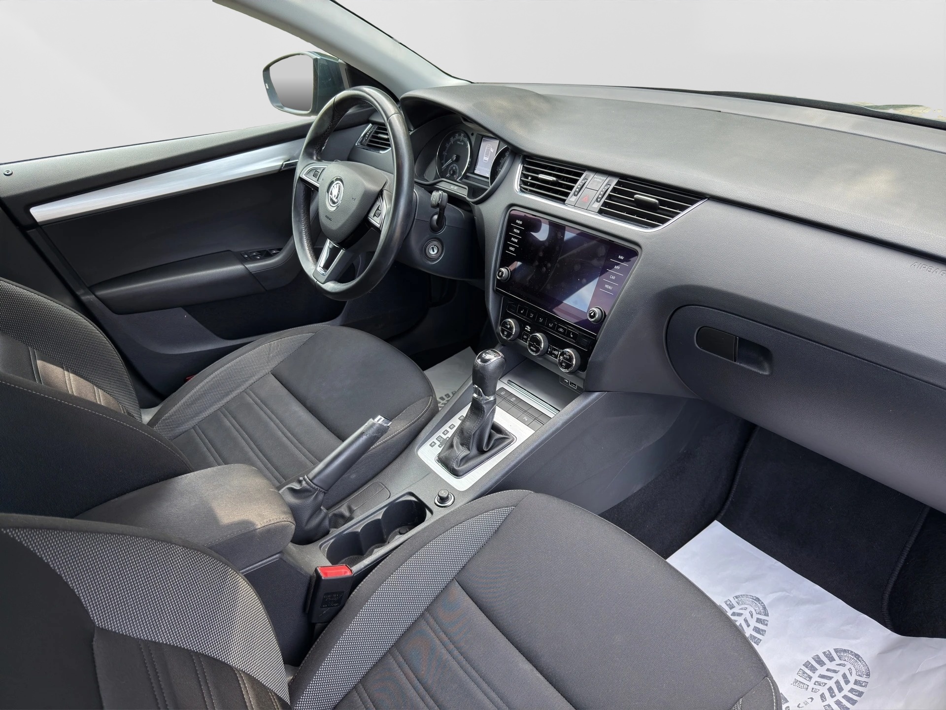 SKODA Octavia Combi 2.0 TDI Ambition DSG-image-12