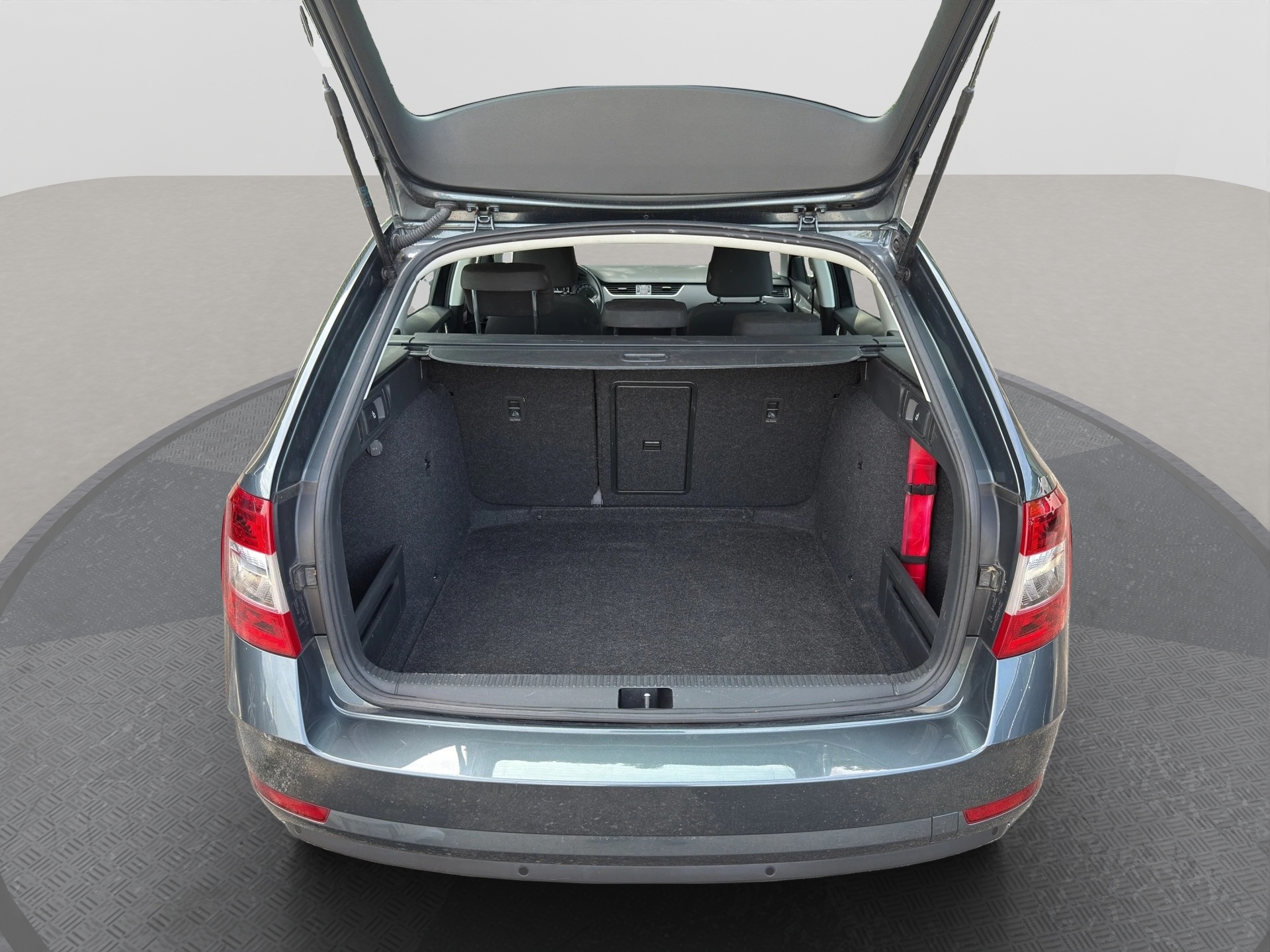 SKODA Octavia Combi 2.0 TDI Ambition DSG-image-15