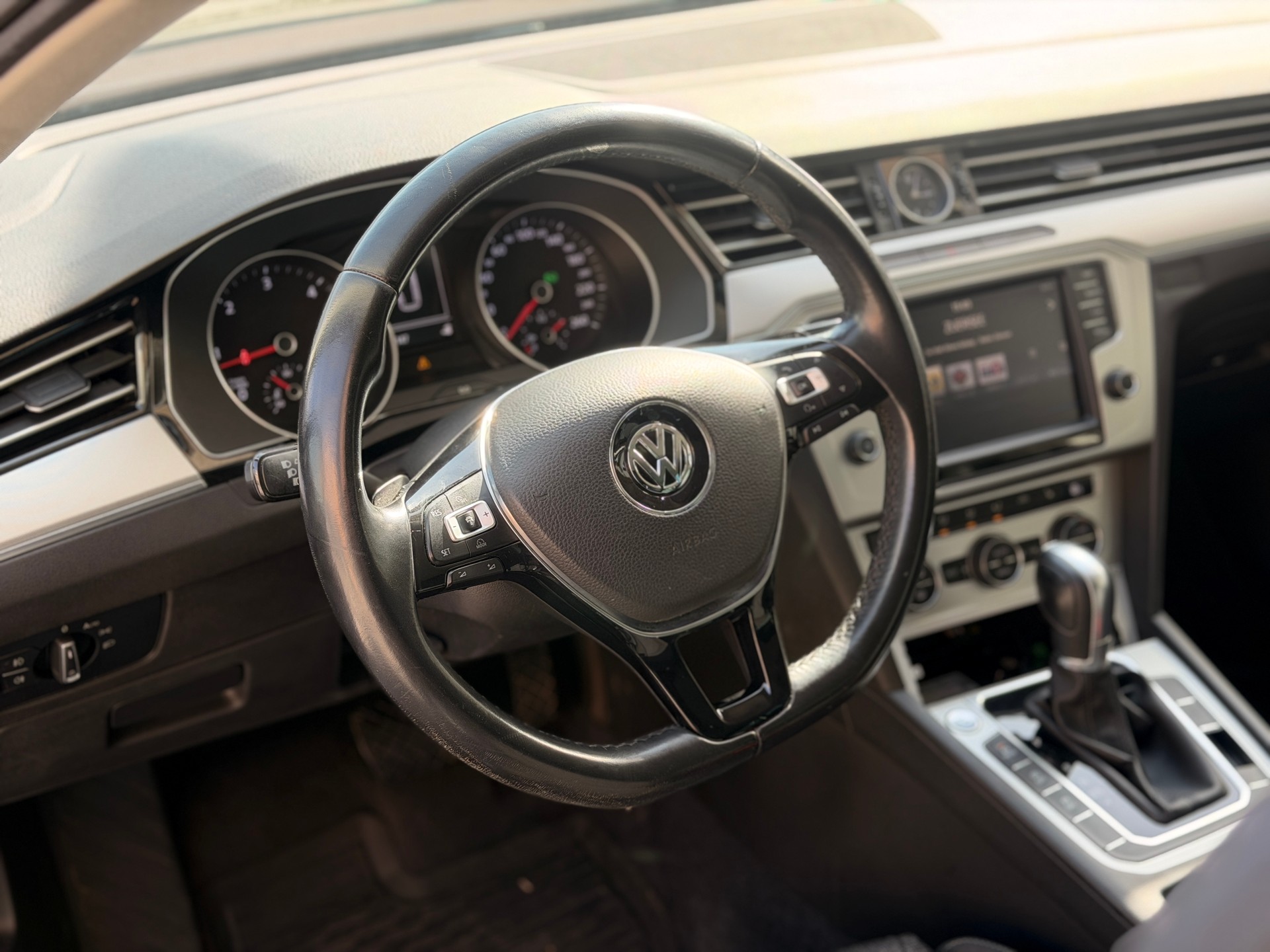 VW Passat Variant 2.0 TDI BMT Comfortline DSG 4Motion-image-13