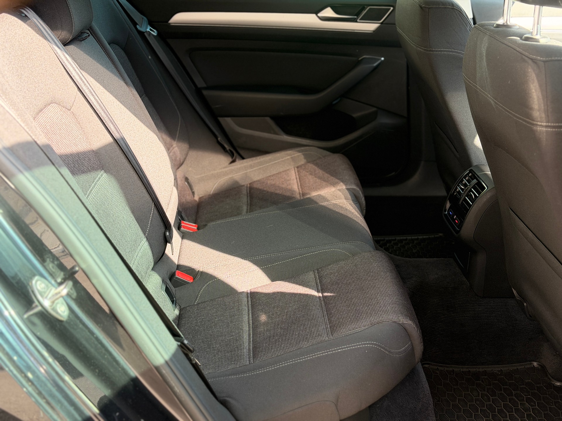 VW Passat Variant 2.0 TDI BMT Comfortline DSG 4Motion-image-23