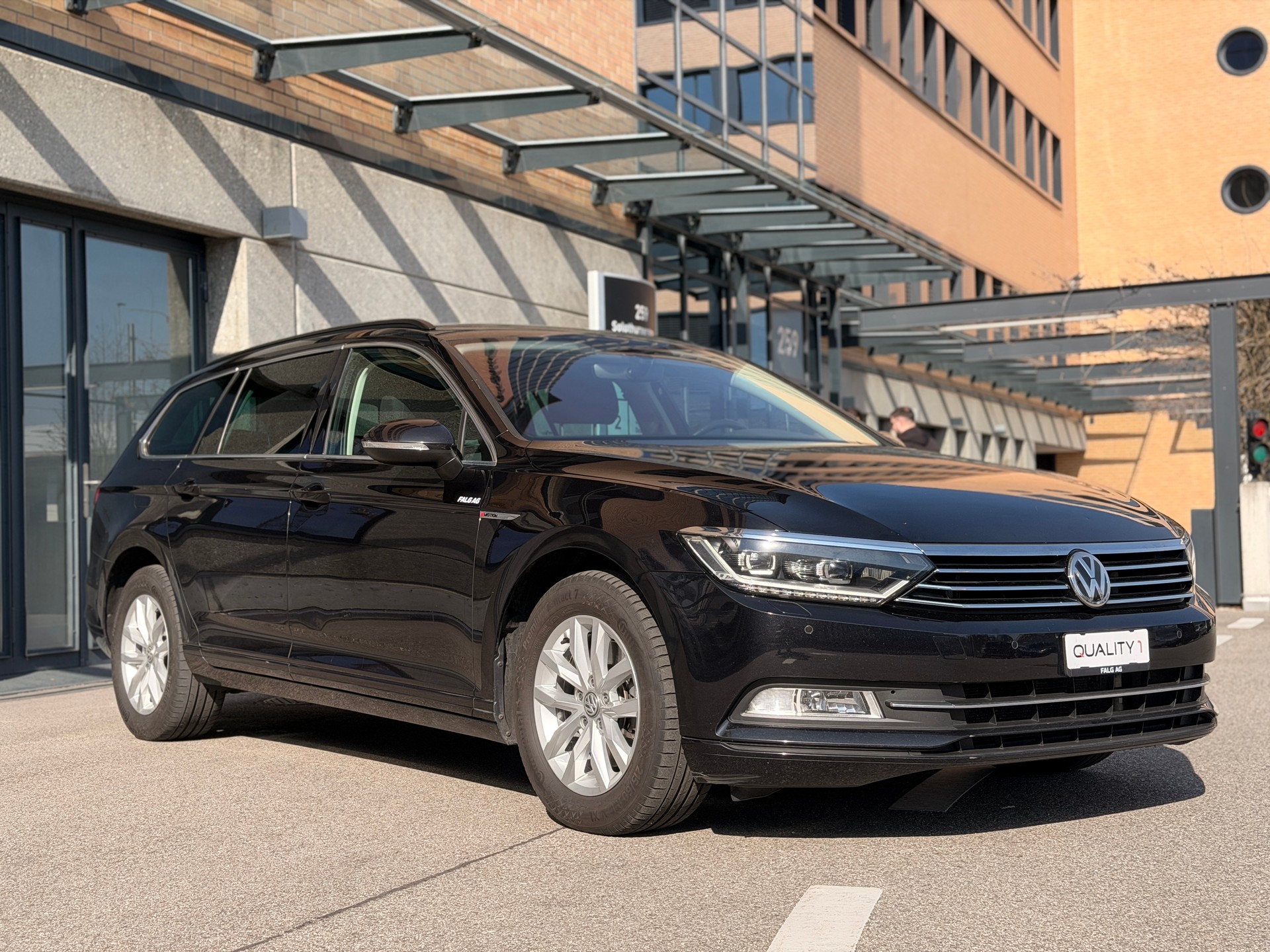 VW Passat Variant 2.0 TDI BMT Comfortline DSG 4Motion-image-5