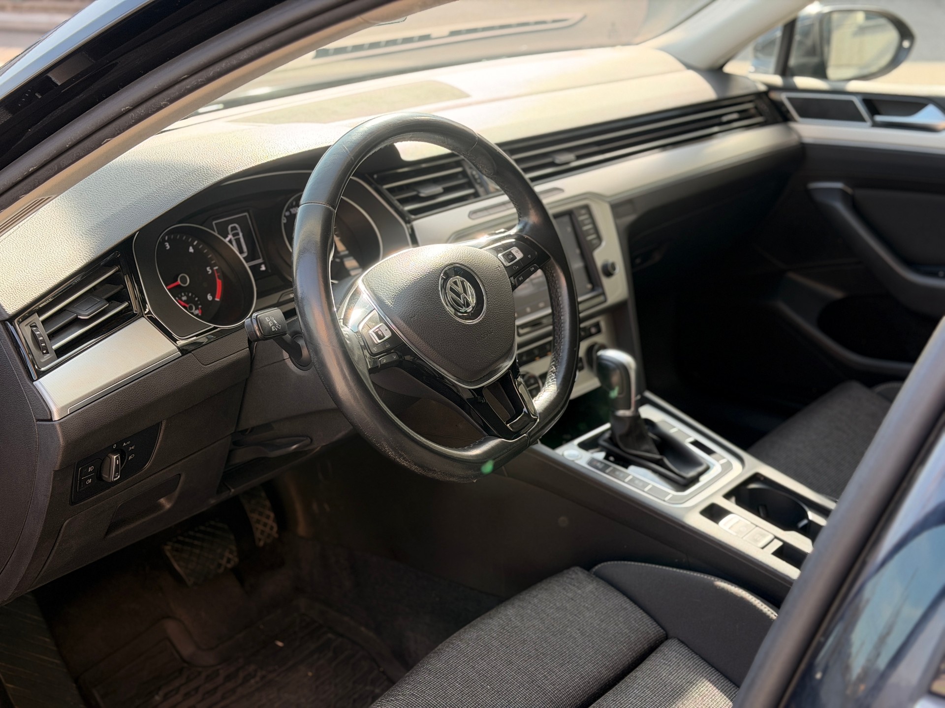 VW Passat Variant 2.0 TDI BMT Comfortline DSG 4Motion-image-10