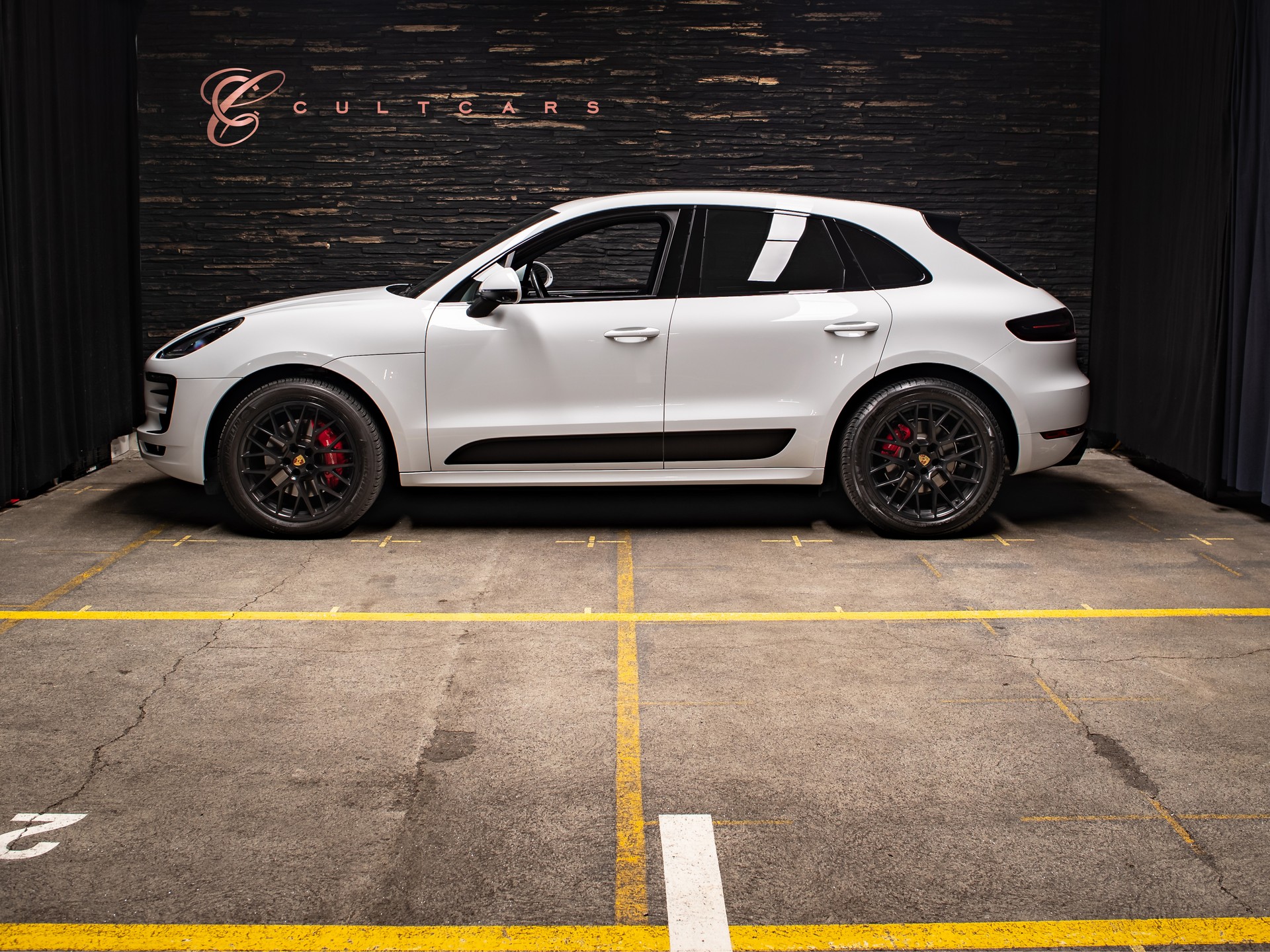 PORSCHE Macan GTS PDK-showroom-element-1