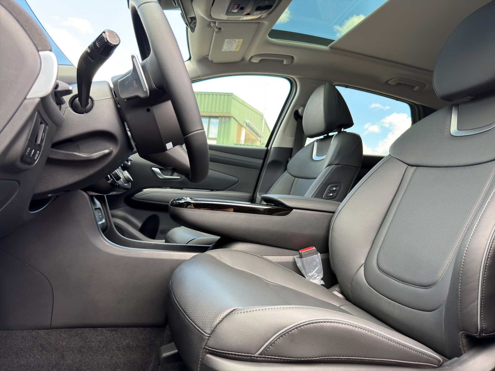 HYUNDAI Tucson 1.6 TGDI HEV Swiss Edition 4WD-image-9