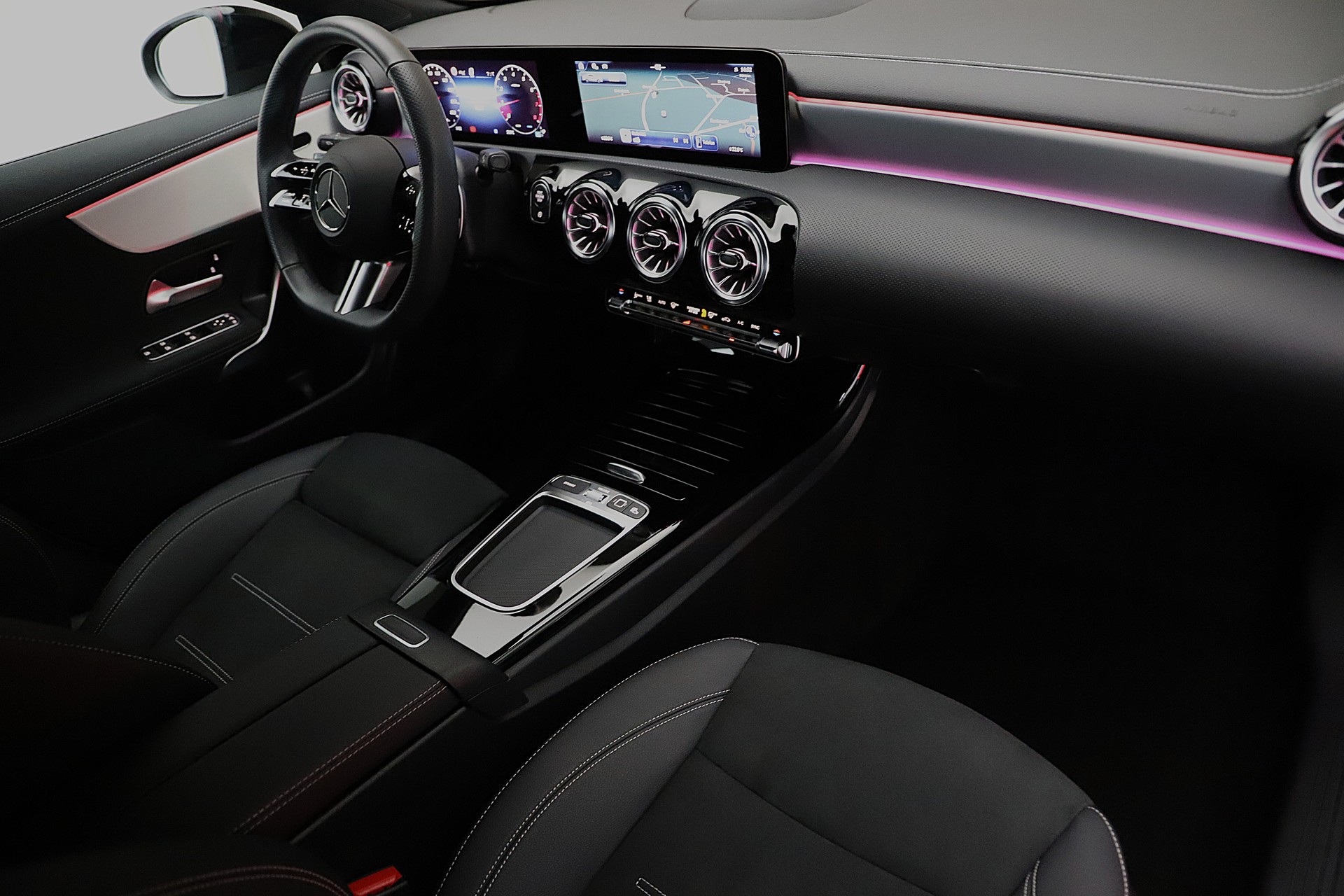 MERCEDES-BENZ CLA 200 7G-DCT AMG Line Night Edition und Advance Plus-image-6