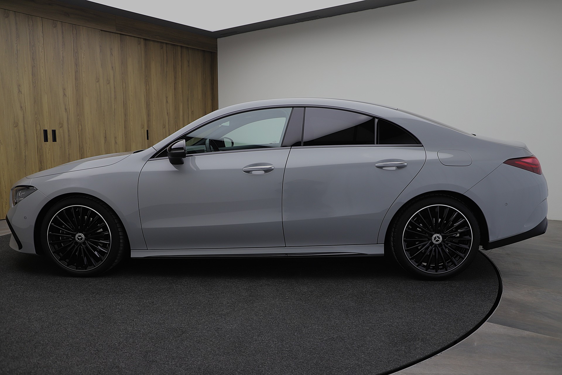MERCEDES-BENZ CLA 200 7G-DCT AMG Line Night Edition und Advance Plus-image-2