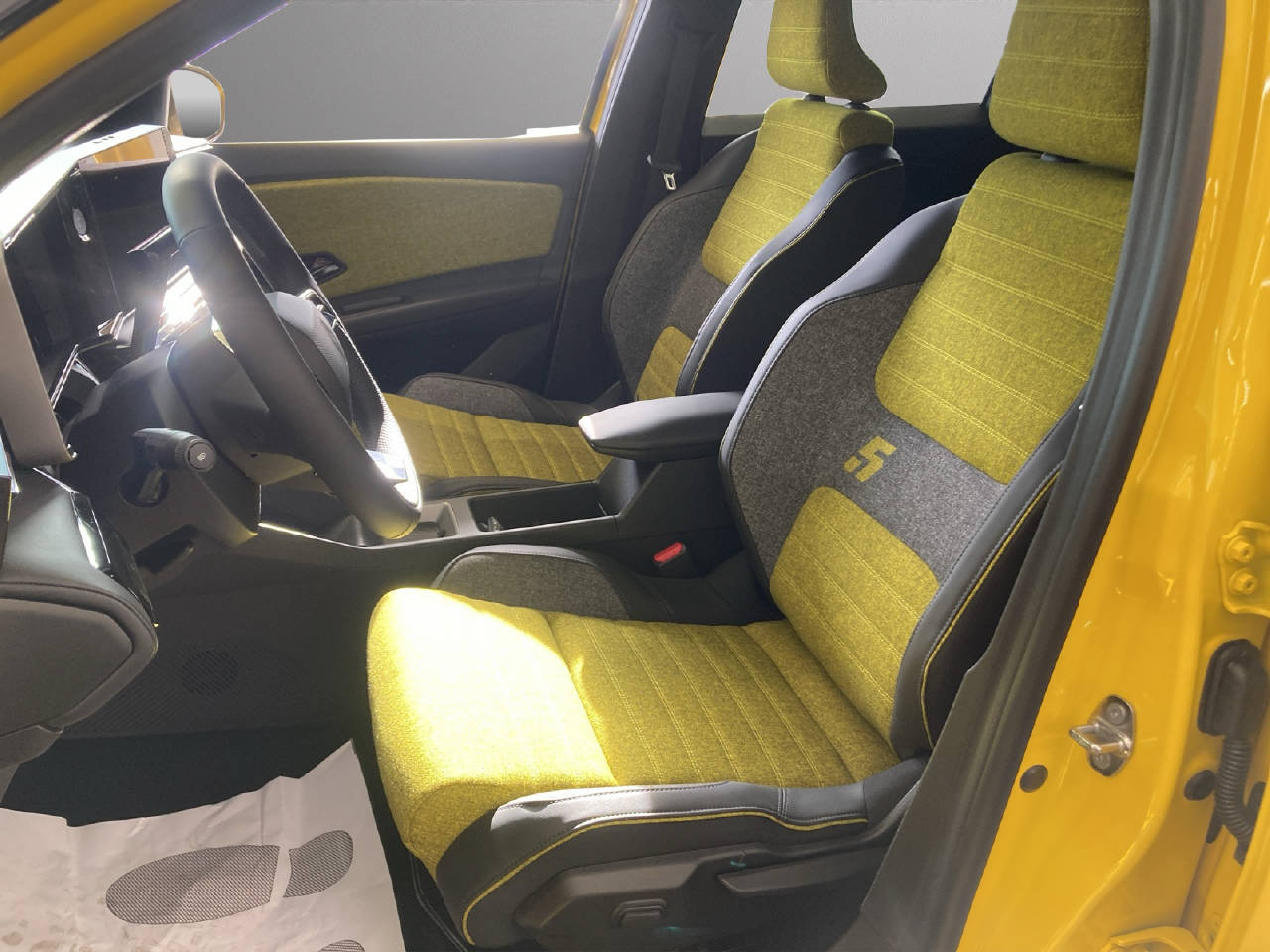 RENAULT R5 E-Tech Comfort Range iconic five-image-4